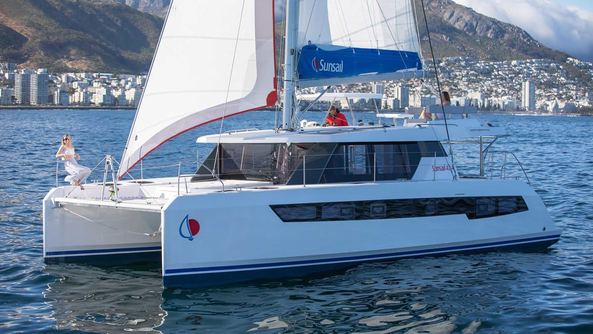 Sunsail 424/4/4 Classic vor Anker in Marigot / Marina Fort Louis