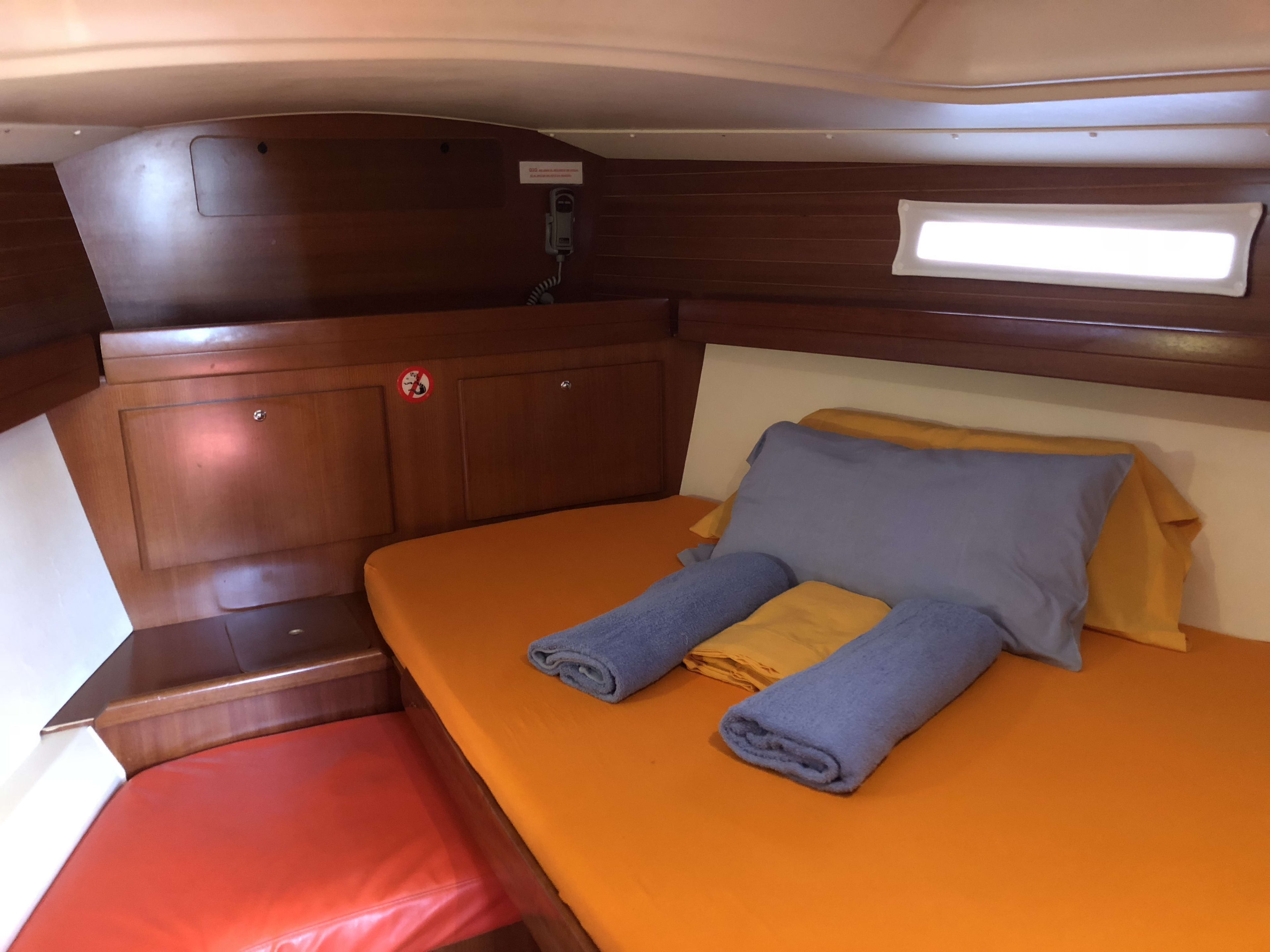 Mentholad Dufour 365 Grand Large vor Anker in Sant Antoni de Portmany Port