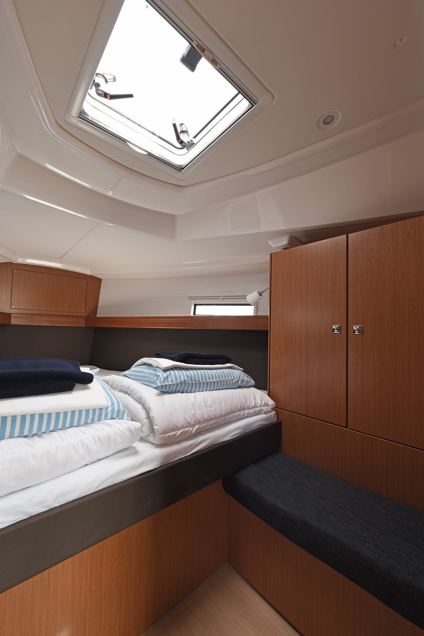 Nancy Bavaria Cruiser 37 біля причалу ACI Marina Dubrovnik