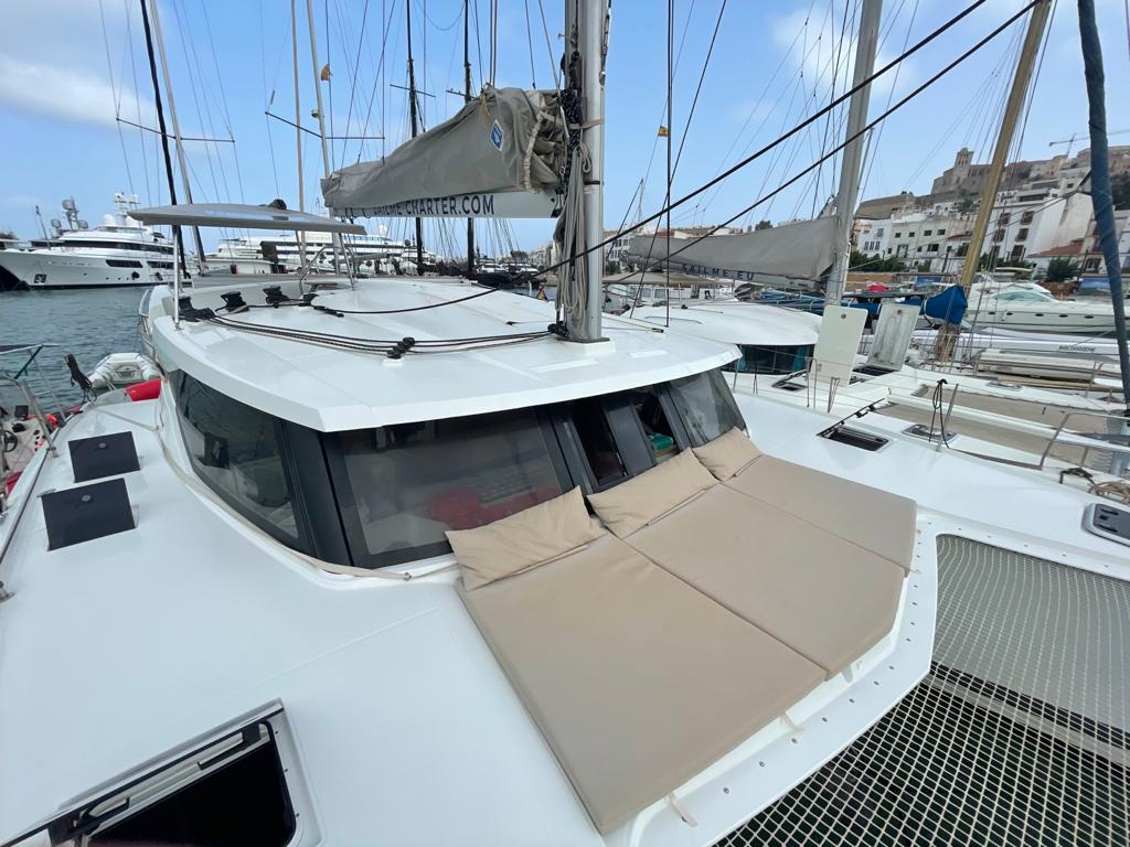 Aquila Lucia 40 vor Anker in Marina Port Ibiza
