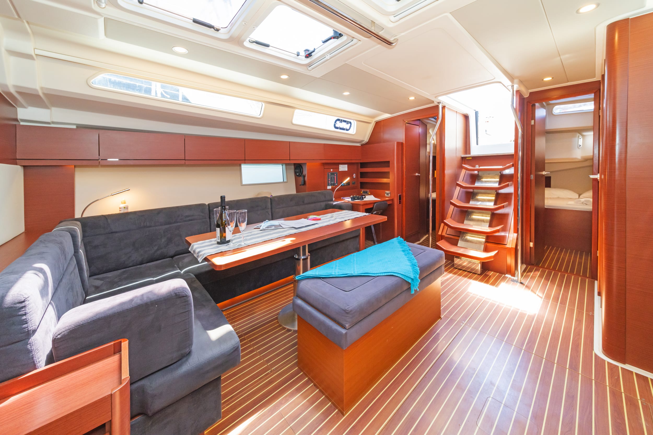 El Grande Hanse 508 біля причалу Rhodes New Marina