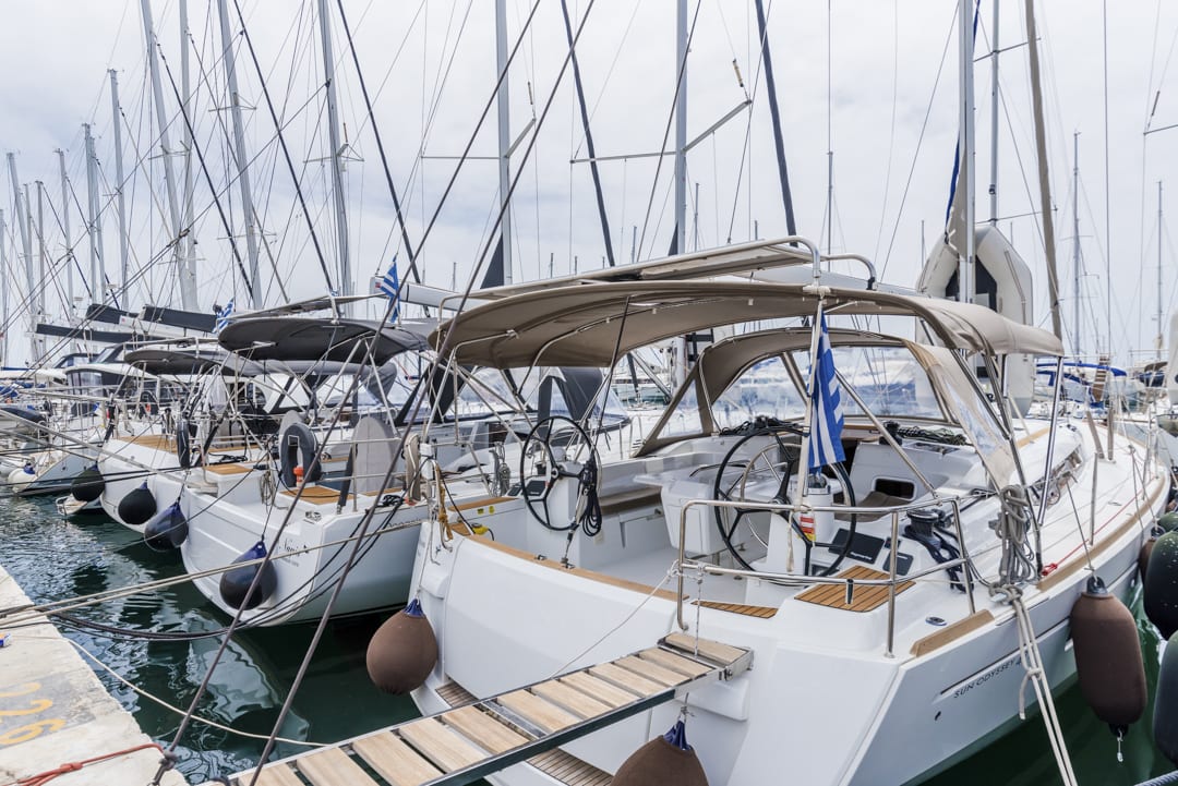 Odysseus Sun Odyssey 479 біля причалу Tourlos Marina