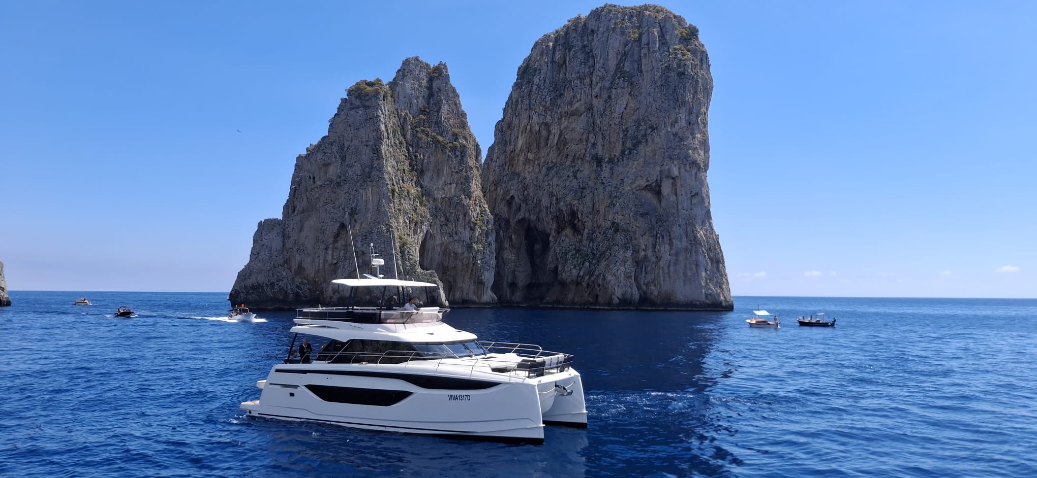 ViVa Prestige M48 біля причалу Castellammare di Stabia / Marina di Stabia