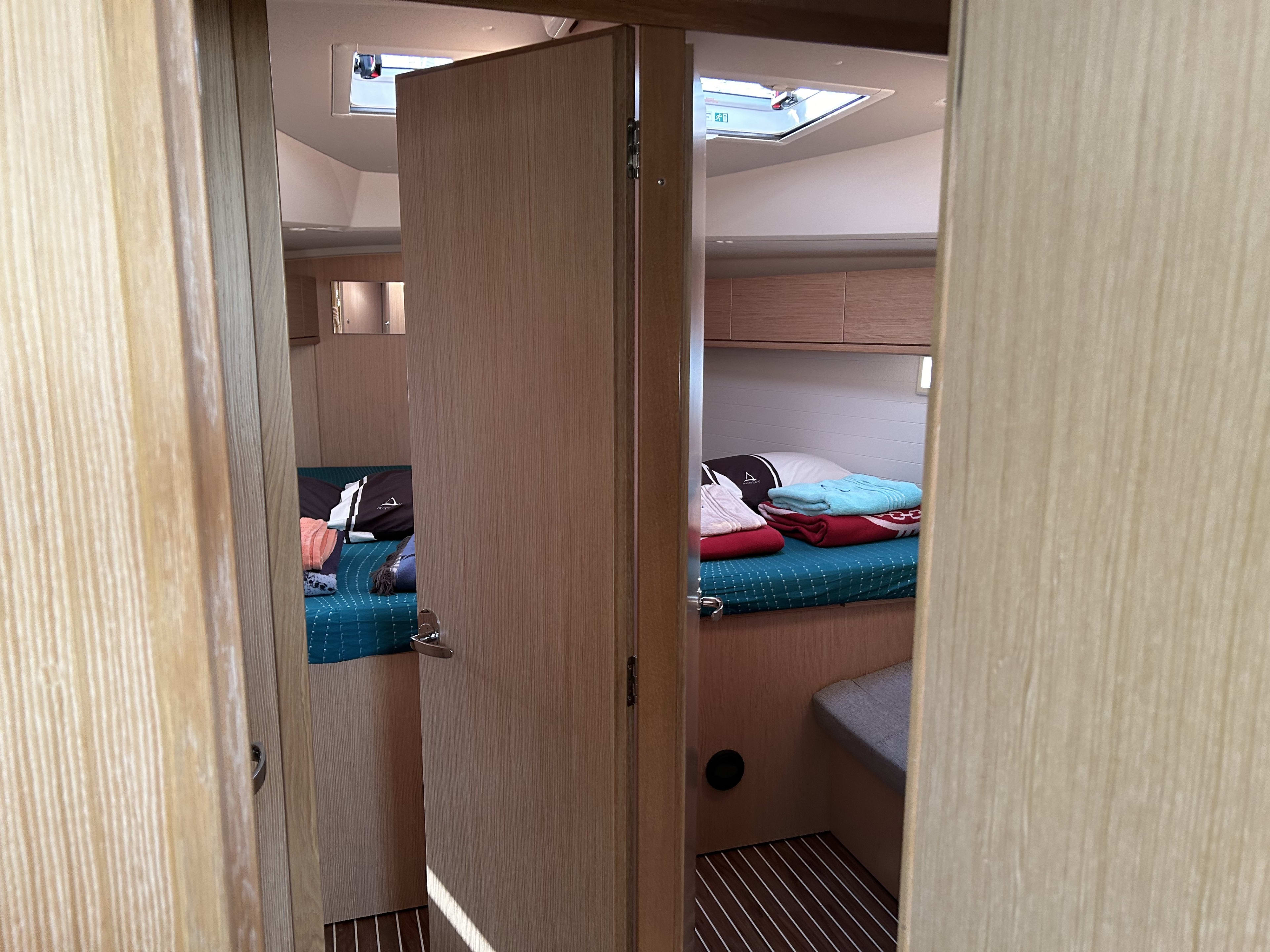 Suncity 6 Bavaria 46 Cruiser біля причалу Fethiye / Yacht Club Mai