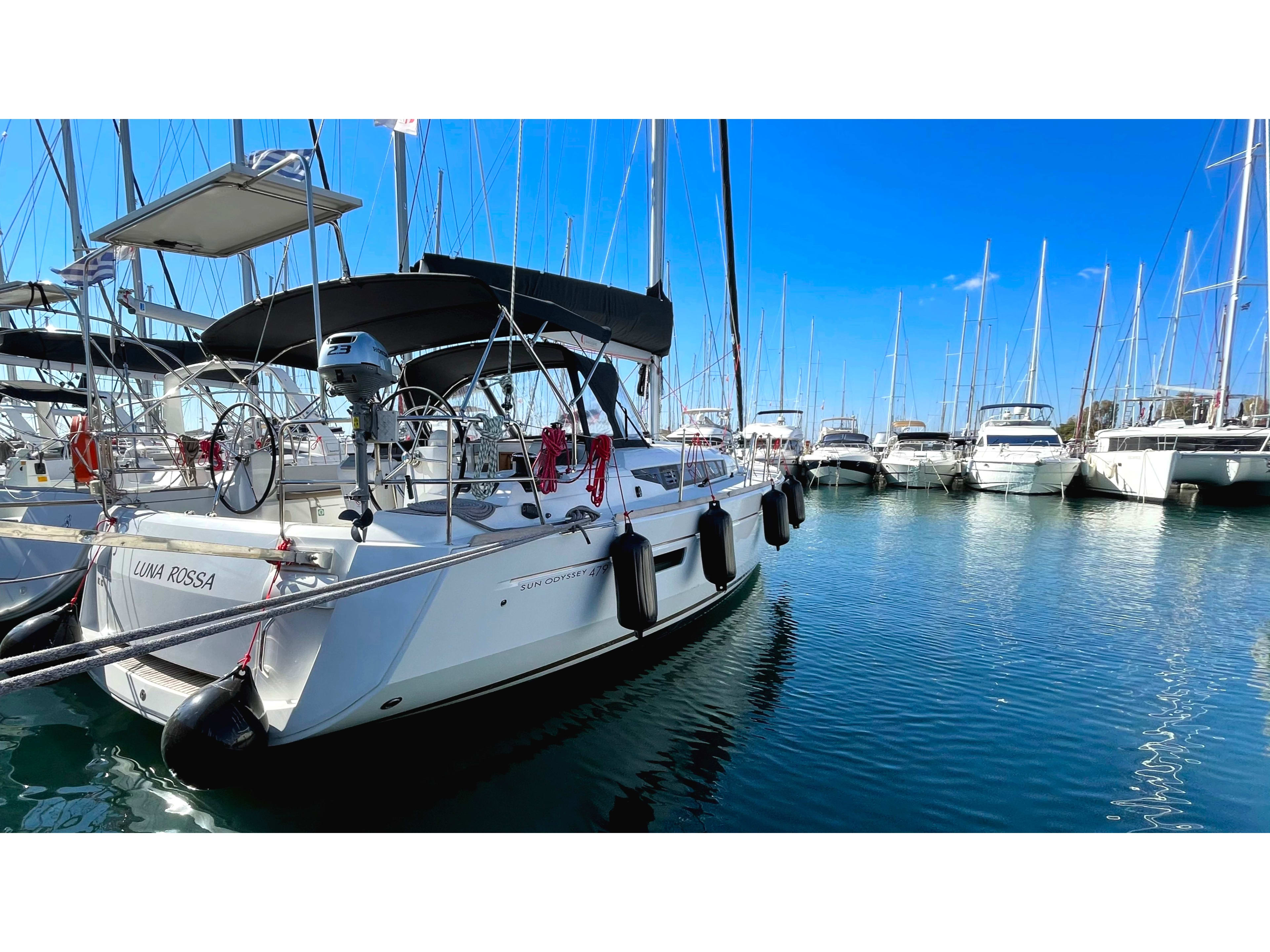 Luna Rossa (Refit 2021) Sun Odyssey 479 біля причалу Athens / Alimos Marina