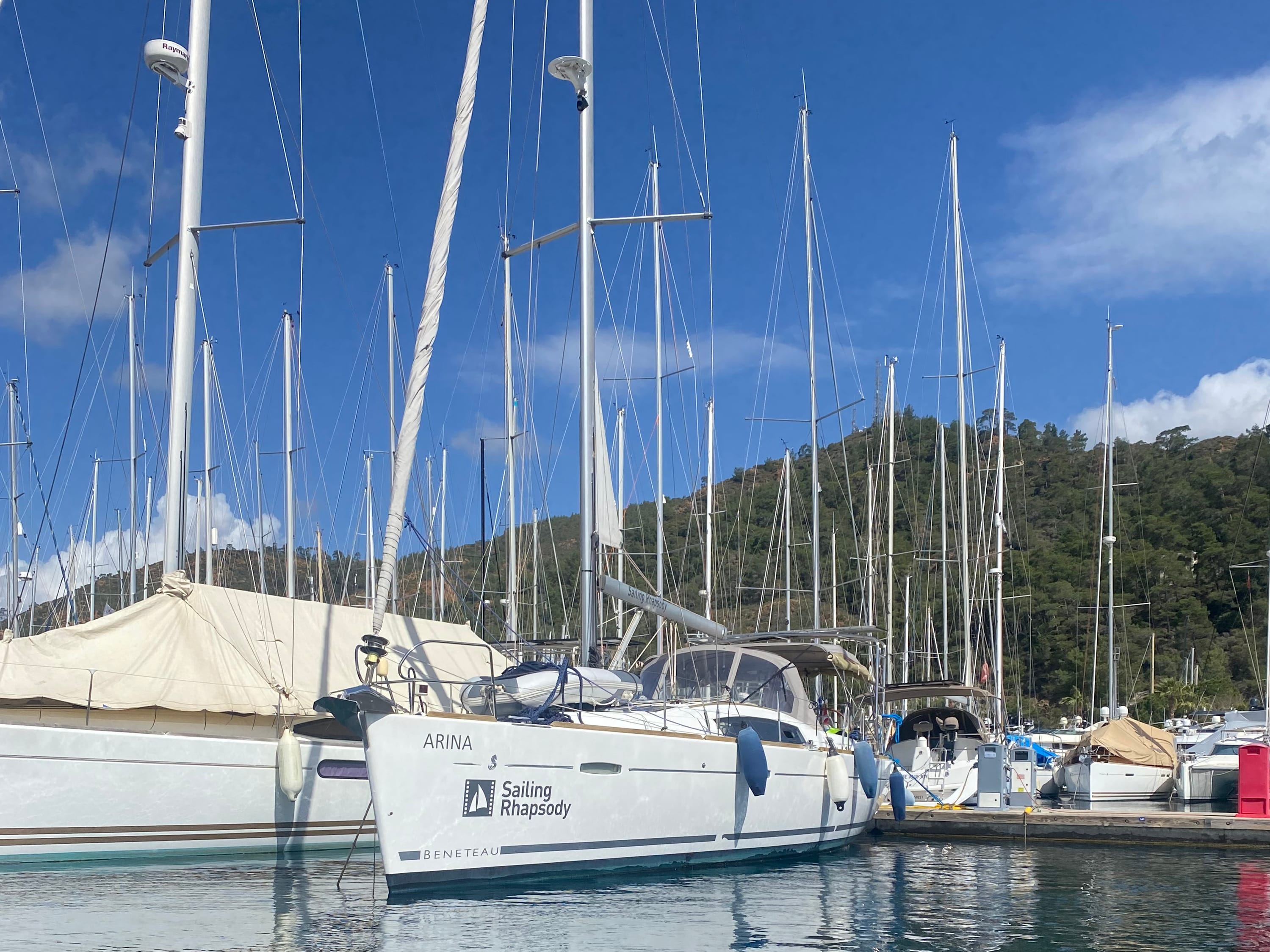 Oceanis 40 біля причалу Marmaris / Adaköy Marina