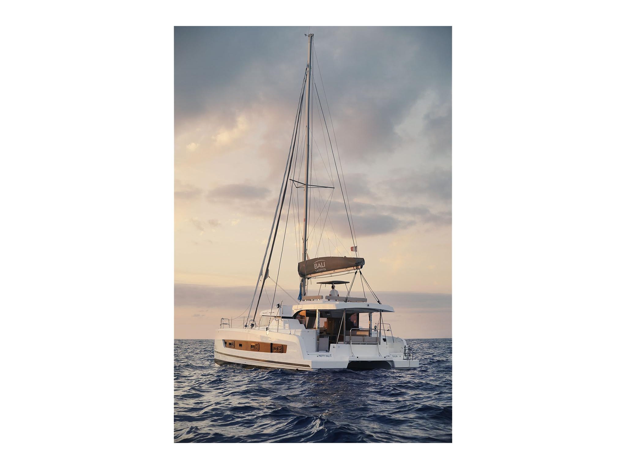 Classic Bali 4.0 vor Anker in Martinique / Le Marin