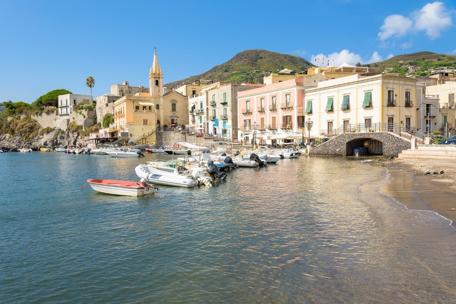 Aeolian Island Cabin 5 Gulet vor Anker in Milazzo / Poseidon Marina