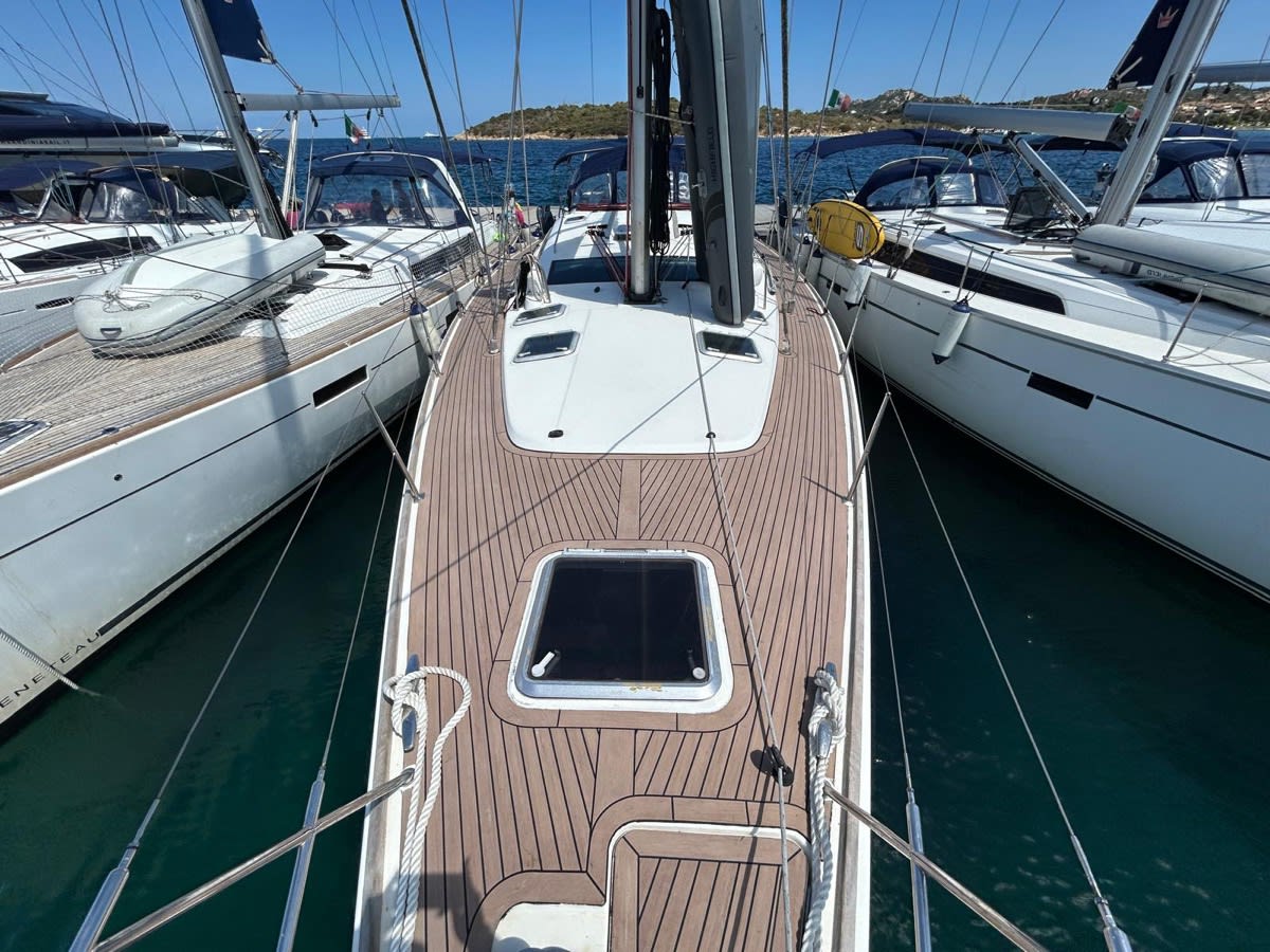 Cassiopea II Sun Odyssey 54DS біля причалу Portisco / Cala dei Sardi