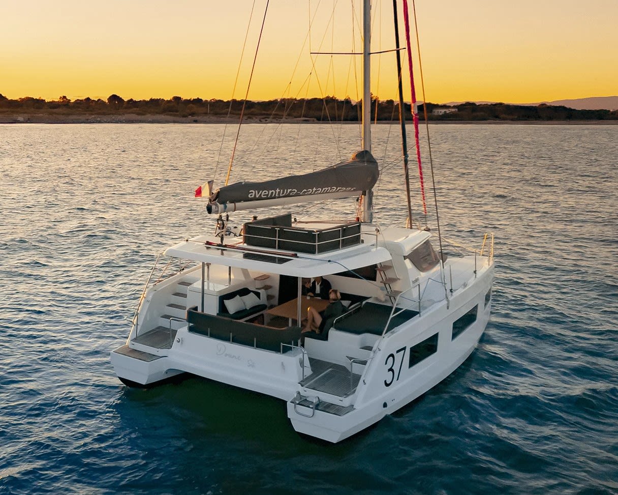 YaMas Aventura 37 amarrado en Lefkada / D-Marin Marina Lefkas