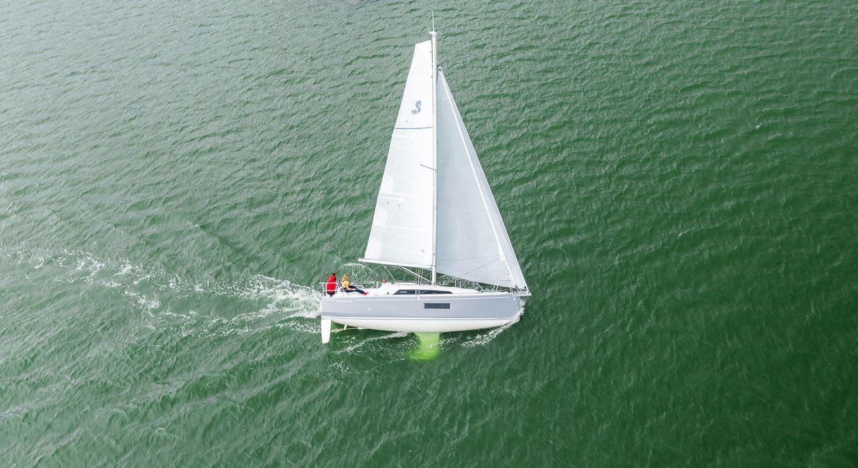 Moorings Oceanis 30.1 Club vor Anker in Marina di Procida