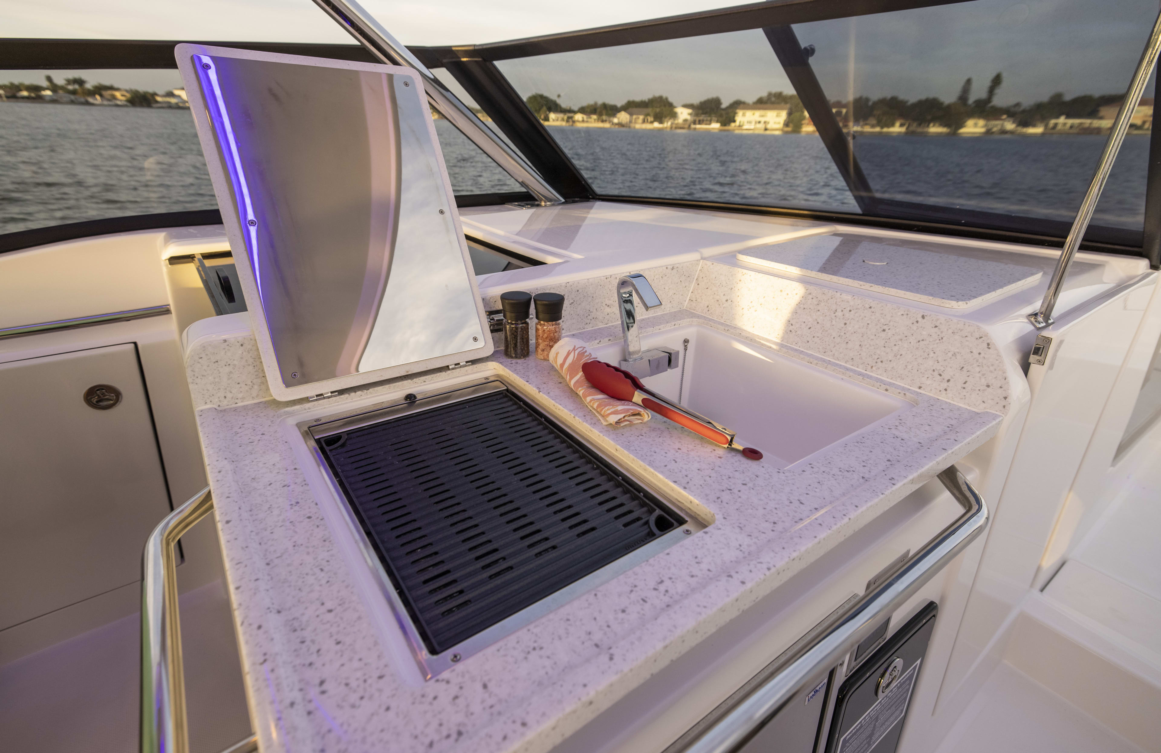 BATCAT Aquila 32 Sport біля причалу Ajaccio / Port Tino Rossi