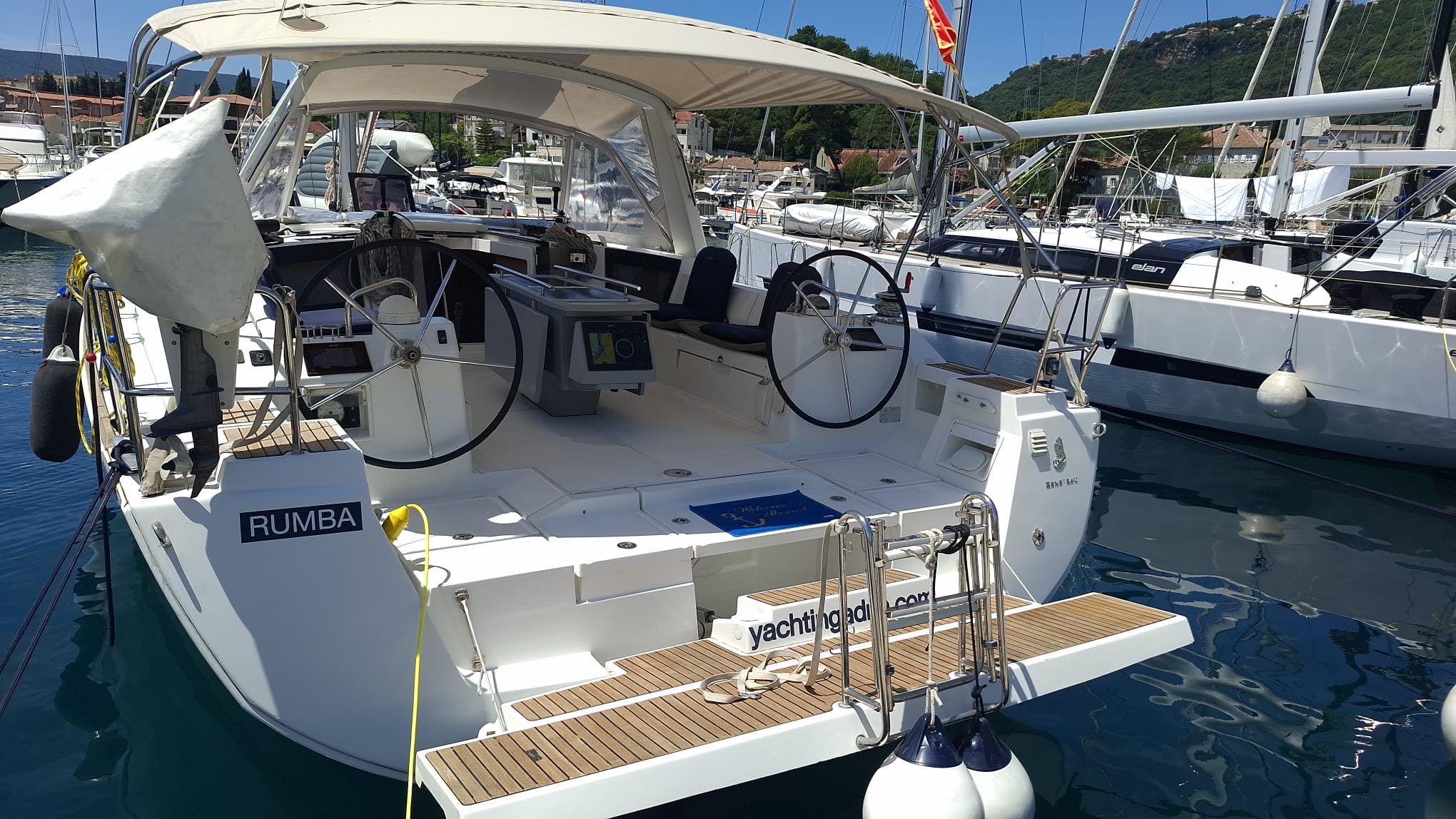 Rumba Oceanis 45 vor Anker in Herceg Novi / Lazure Meljine Marina