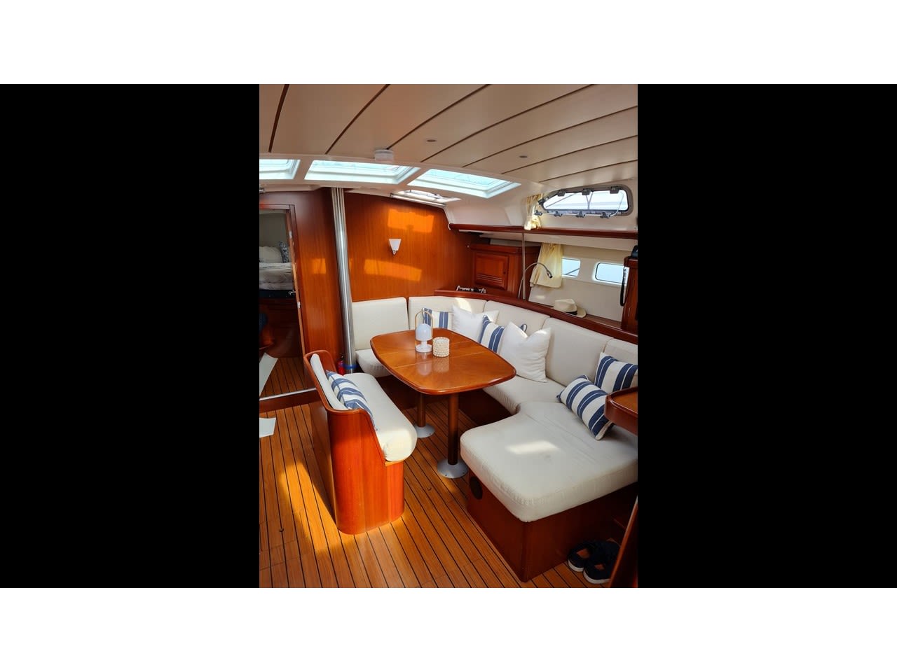 Premium Oceanis 423 vor Anker in Harstad