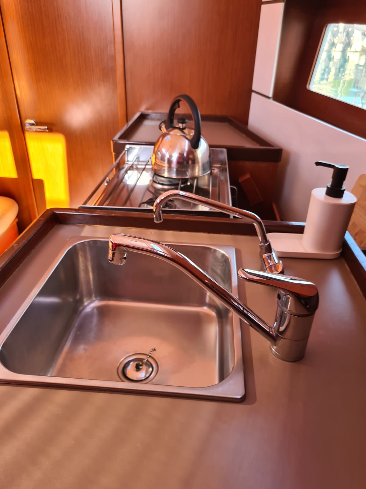 LAMPUGA Oceanis 35.1 vor Anker in ACI Marina Split