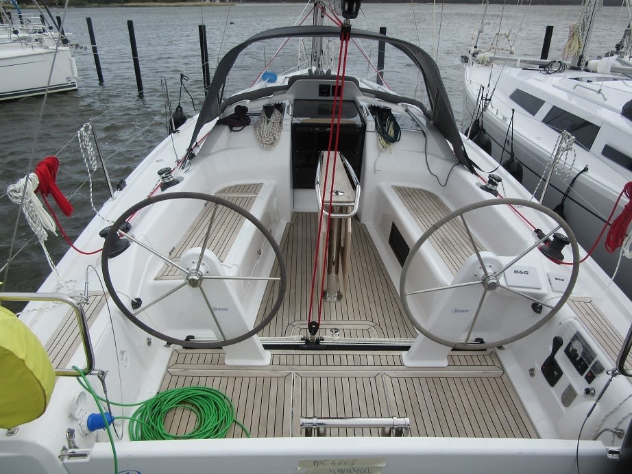 Seventeen Dehler 34 біля причалу Stockholm - Saltsjöbaden / Saltsjö Pir Marina
