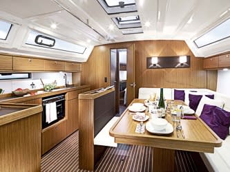 Five Bavaria Cruiser 46 vor Anker in Stockholm - Saltsjöbaden / Saltsjö Pir Marina