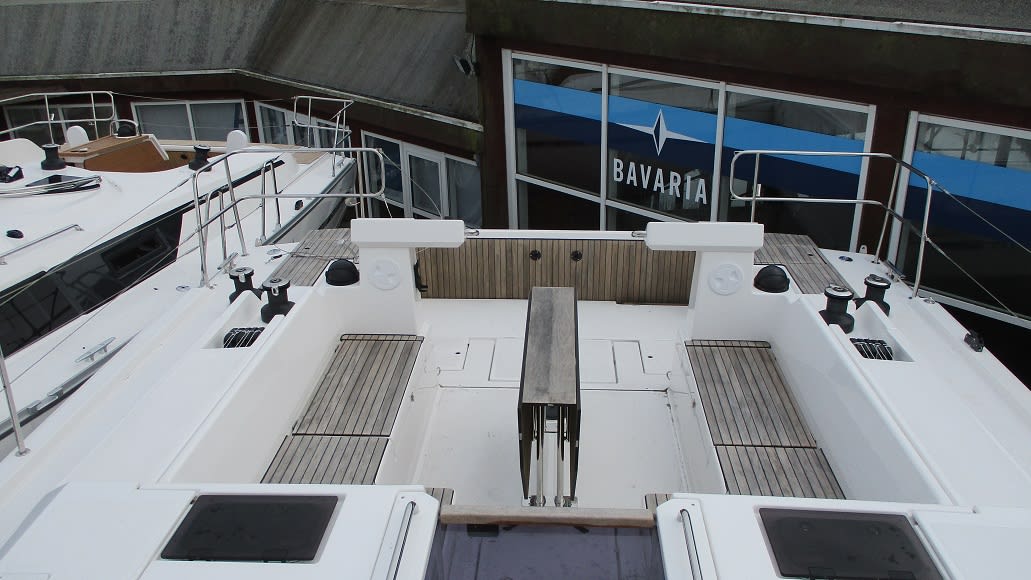 ONE Bavaria C45 amarrado en Stockholm - Saltsjöbaden / Saltsjö Pir Marina