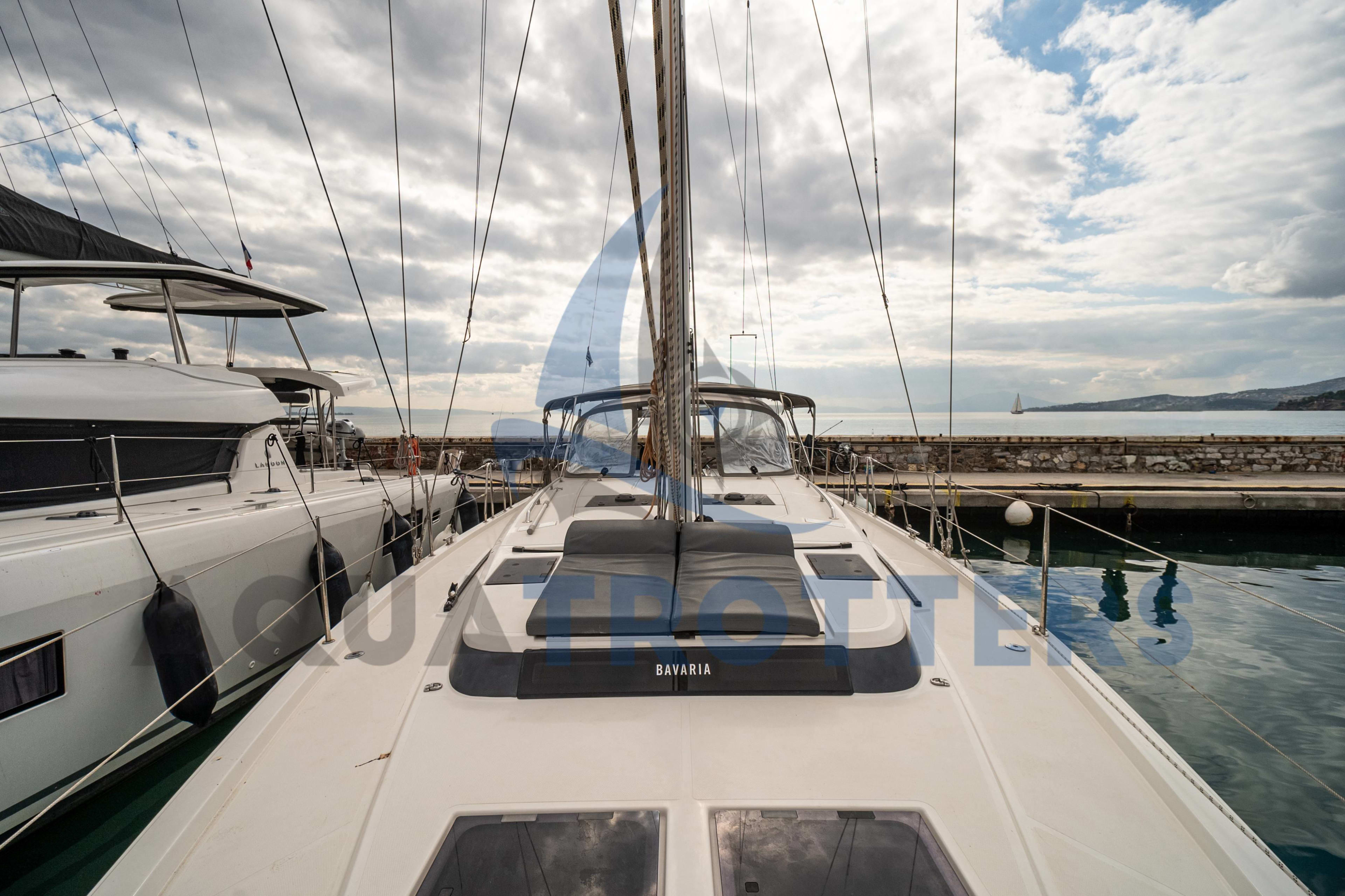 Silver III Bavaria C45 amarrado en Port of Volos