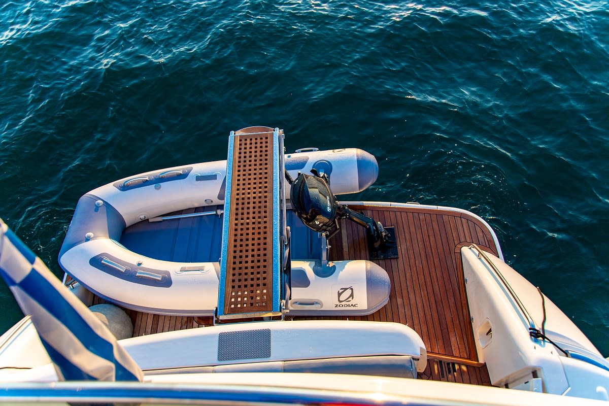 Carina Princess 45 vor Anker in Athens / Alimos Marina