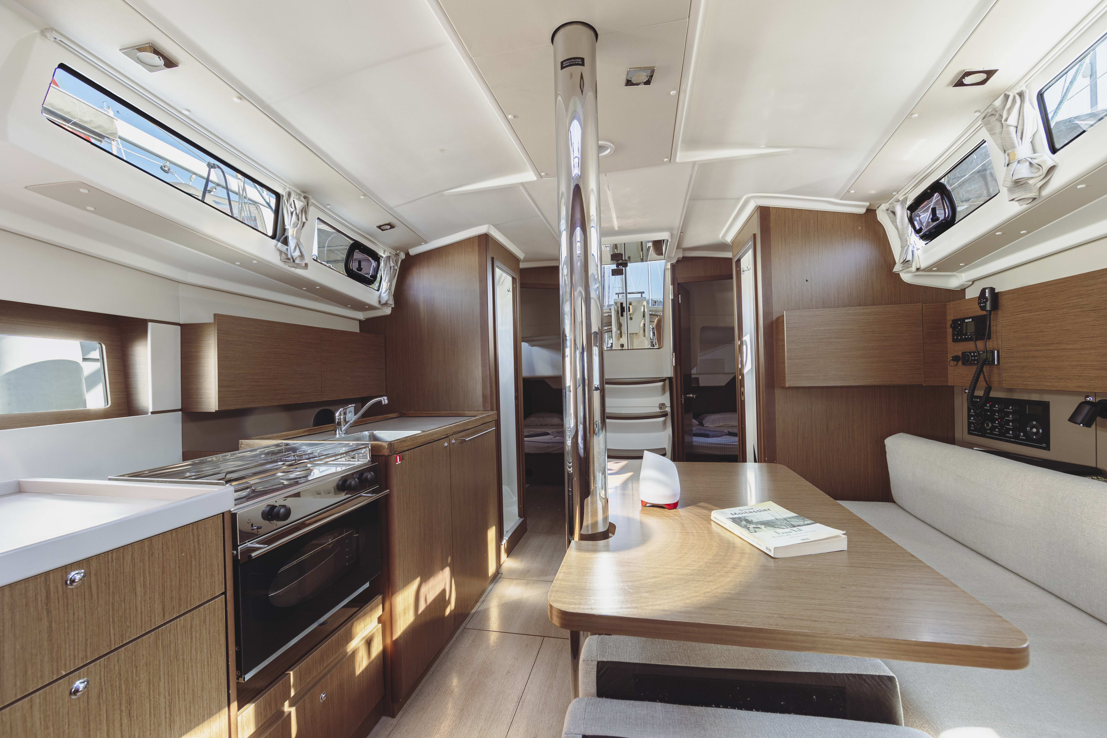 Neo Oceanis 38.1 vor Anker in Netsel Marmaris Marina