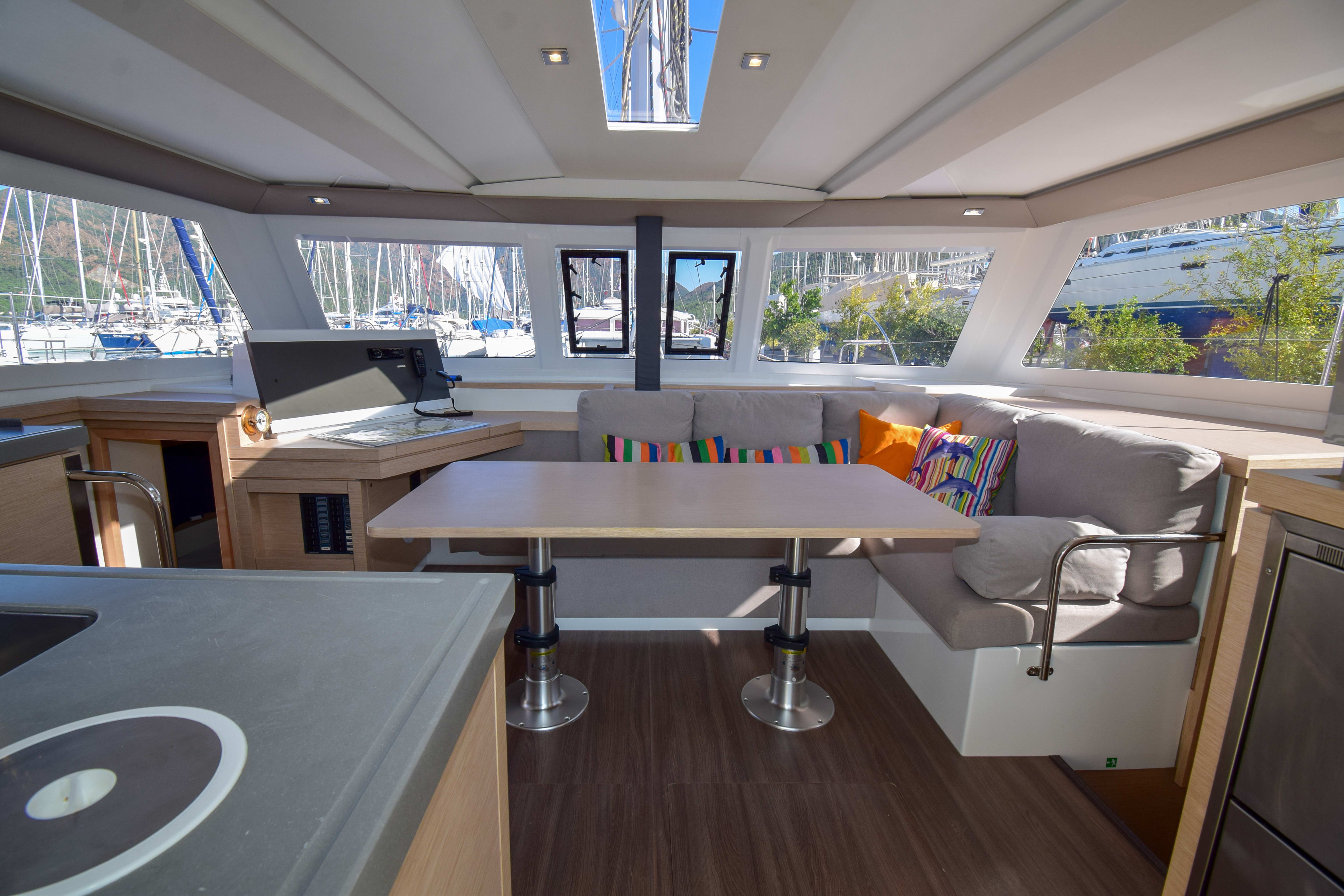 Coco D Lucia 40 vor Anker in Marmaris Yacht Marina