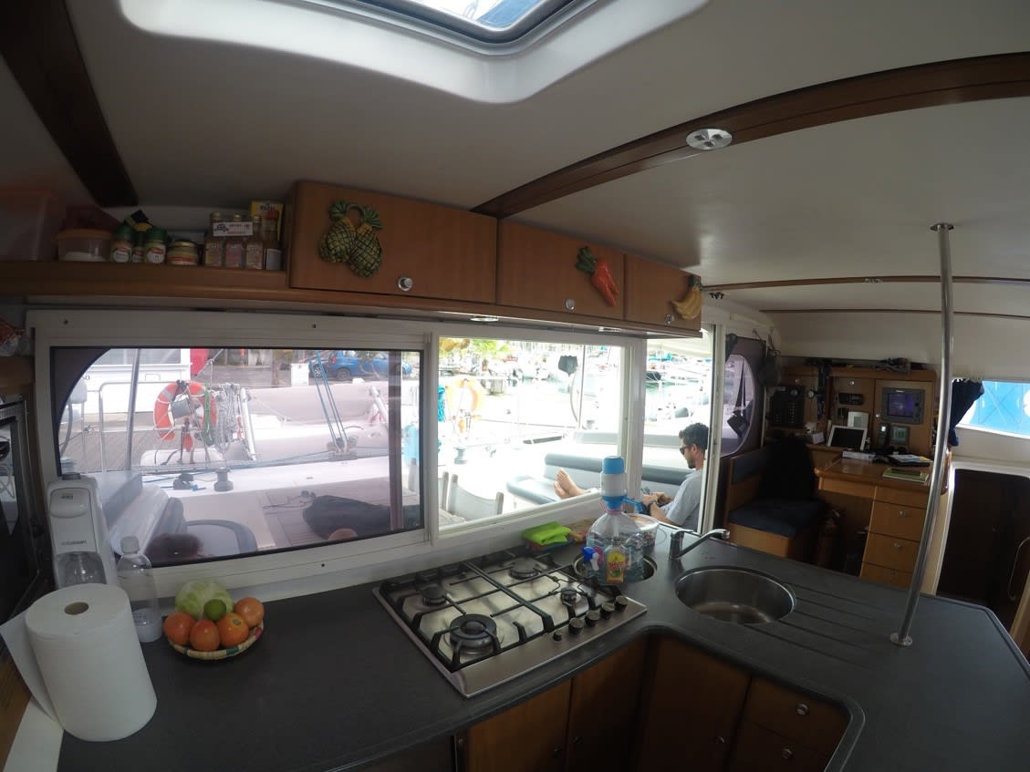 Alcade Nautitech 47 vor Anker in Raiatea / Marina de Uturoa