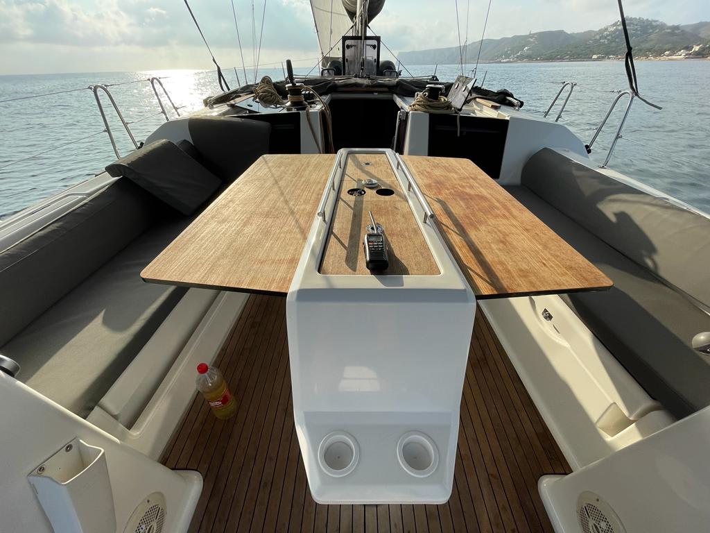 Fulham Dufour 460 Grand Large біля причалу Marina de Dènia