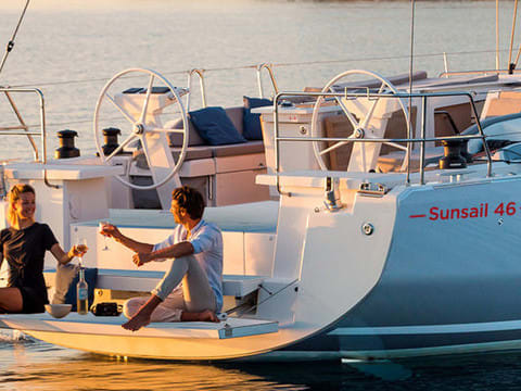 Sunsail 46.4 Classic Oceanis 46.1 vor Anker in Piraeus / Marina Zeas