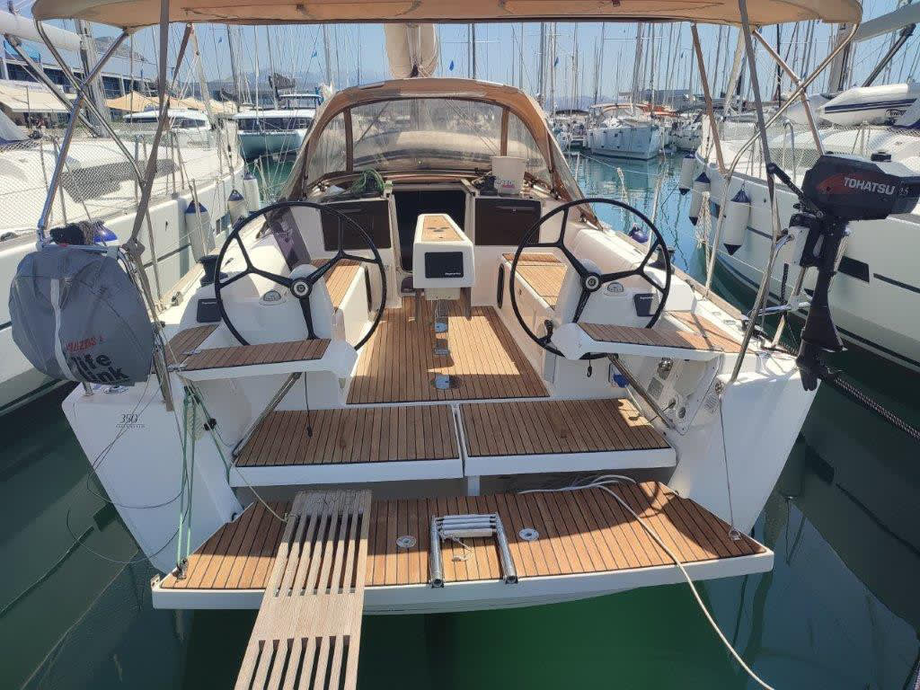 Spinaker Dufour 350 vor Anker in Marina Izola