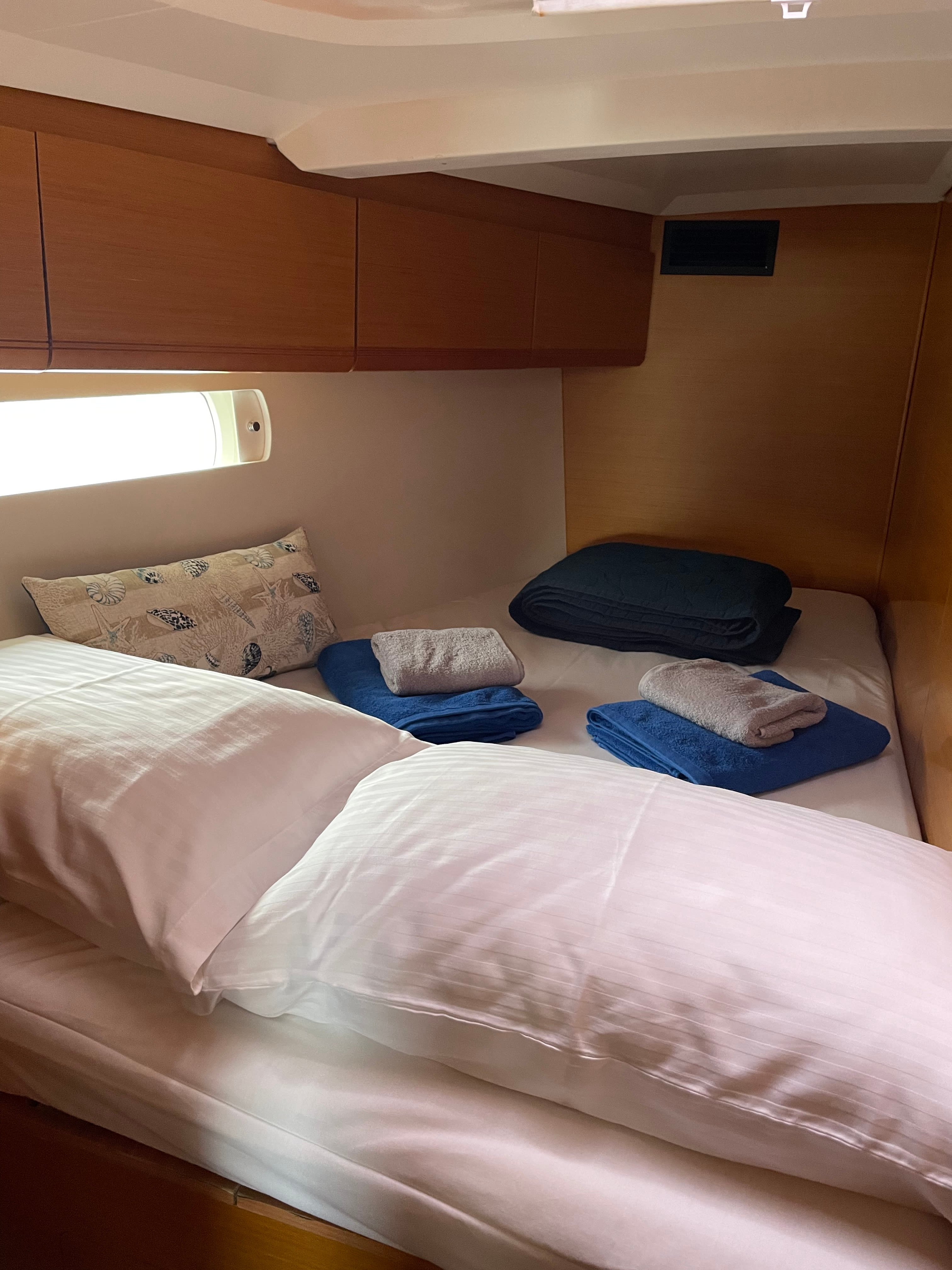 Aldebaran Sun Odyssey 509 біля причалу Kavala