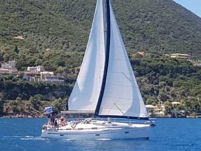 Alexandros 3 Bavaria 37 amarrado en Lefkada / Nikiana Marina