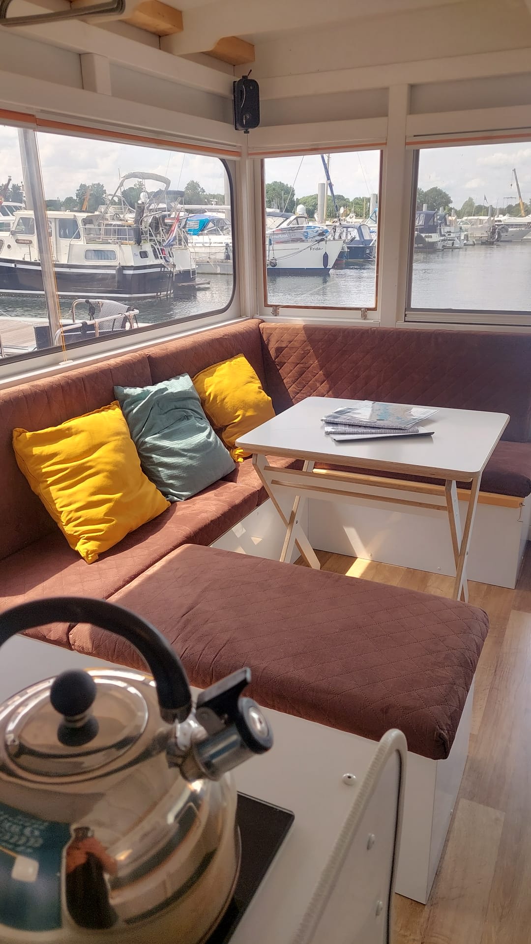 Oslo Houseboat moored at Kinrooi / Jachthaven De Spaanjerd