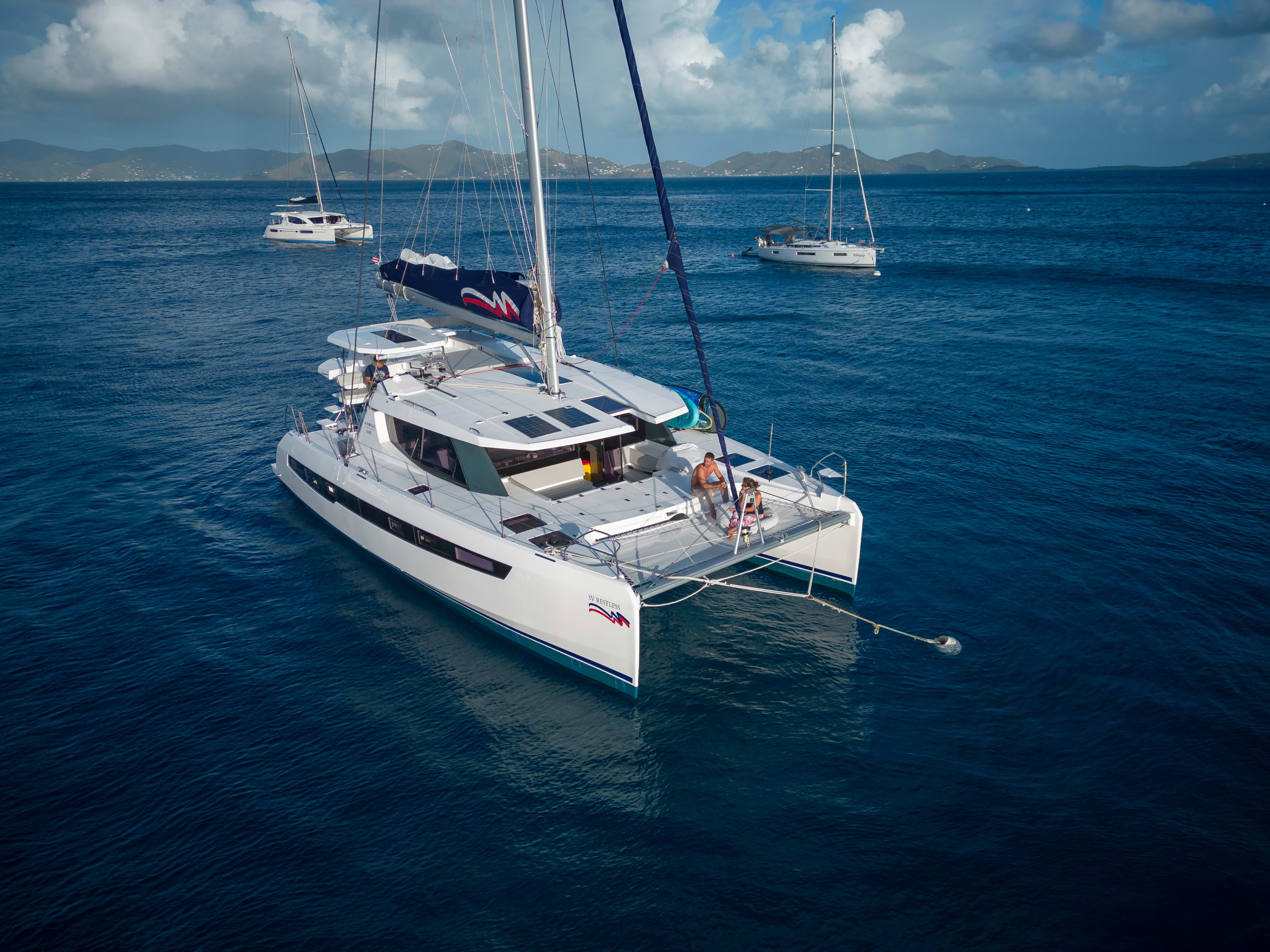 Moorings 4500L/10 Club Leopard 45 vor Anker in Marigot / Marina Fort Louis