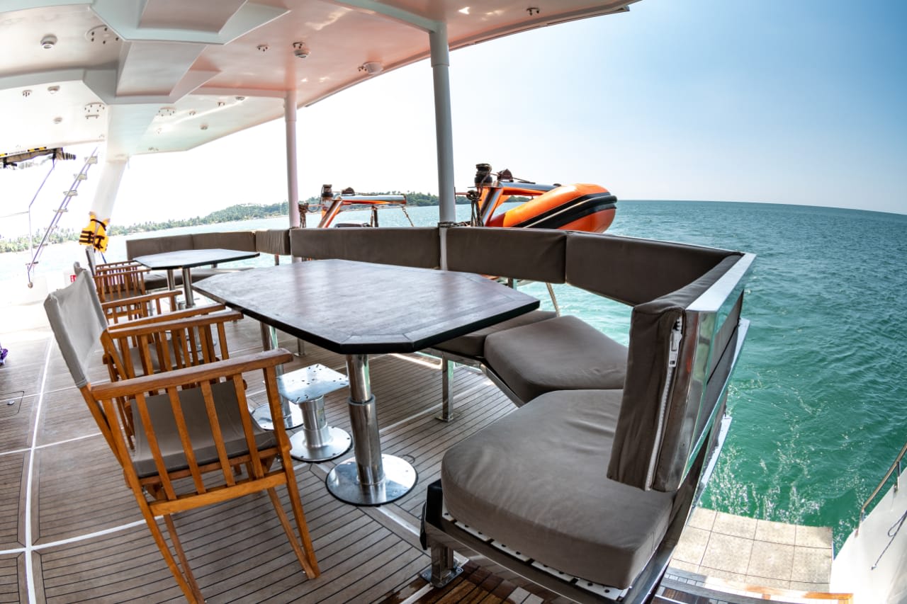 Emerald (cabin 2) Catamaran vor Anker in Mirissa