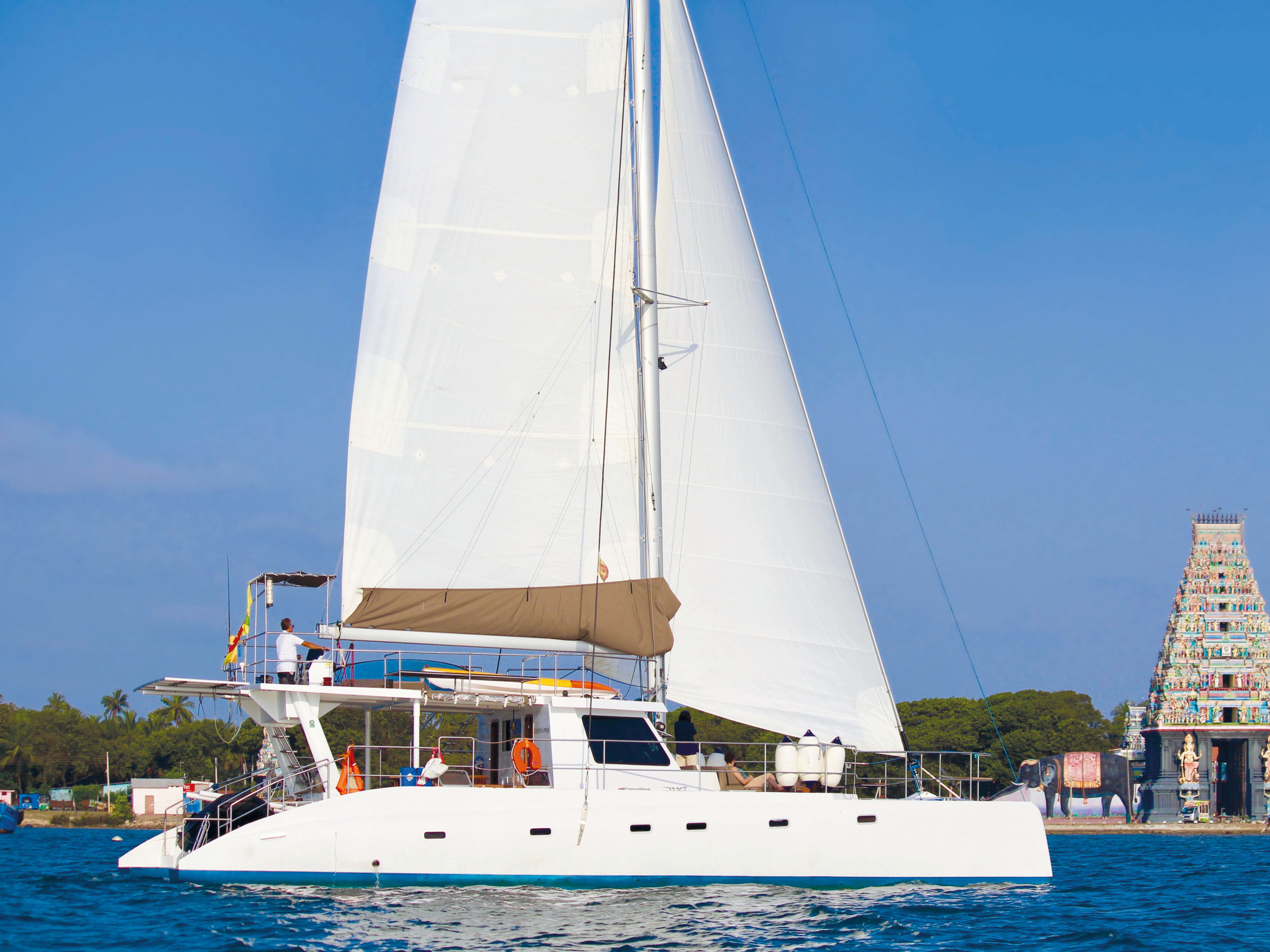 Sapphire (cabin 2) Catamaran vor Anker in Colombo