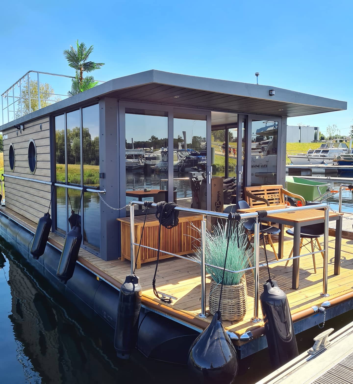 Costa Calma Houseboat moored at Kinrooi / Jachthaven De Spaanjerd