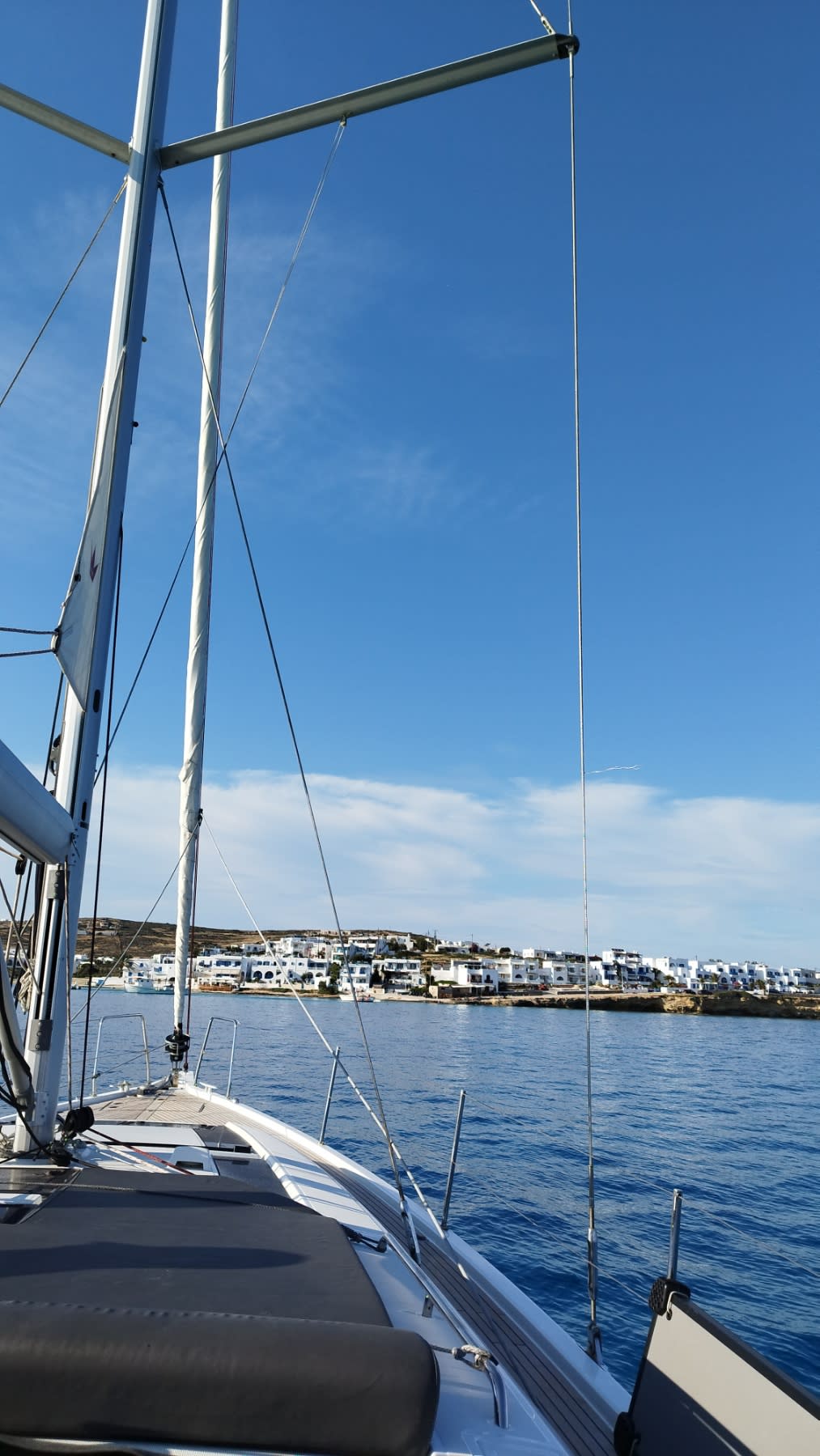 Omerta Oceanis 46.1 vor Anker in Vlichada port