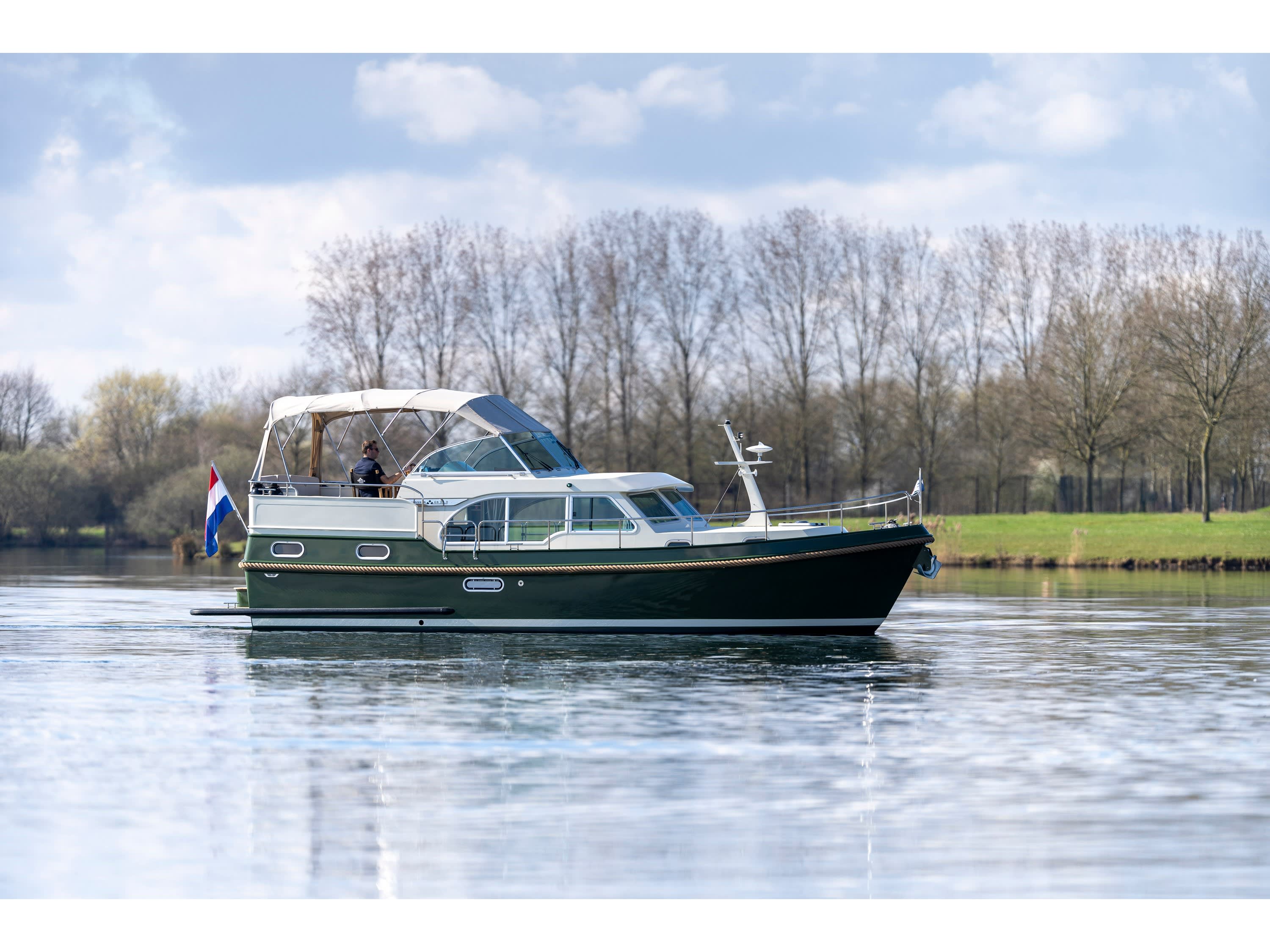Colonia Linssen Grand Sturdy 35.0 AC moored at Kinrooi / Jachthaven De Spaanjerd