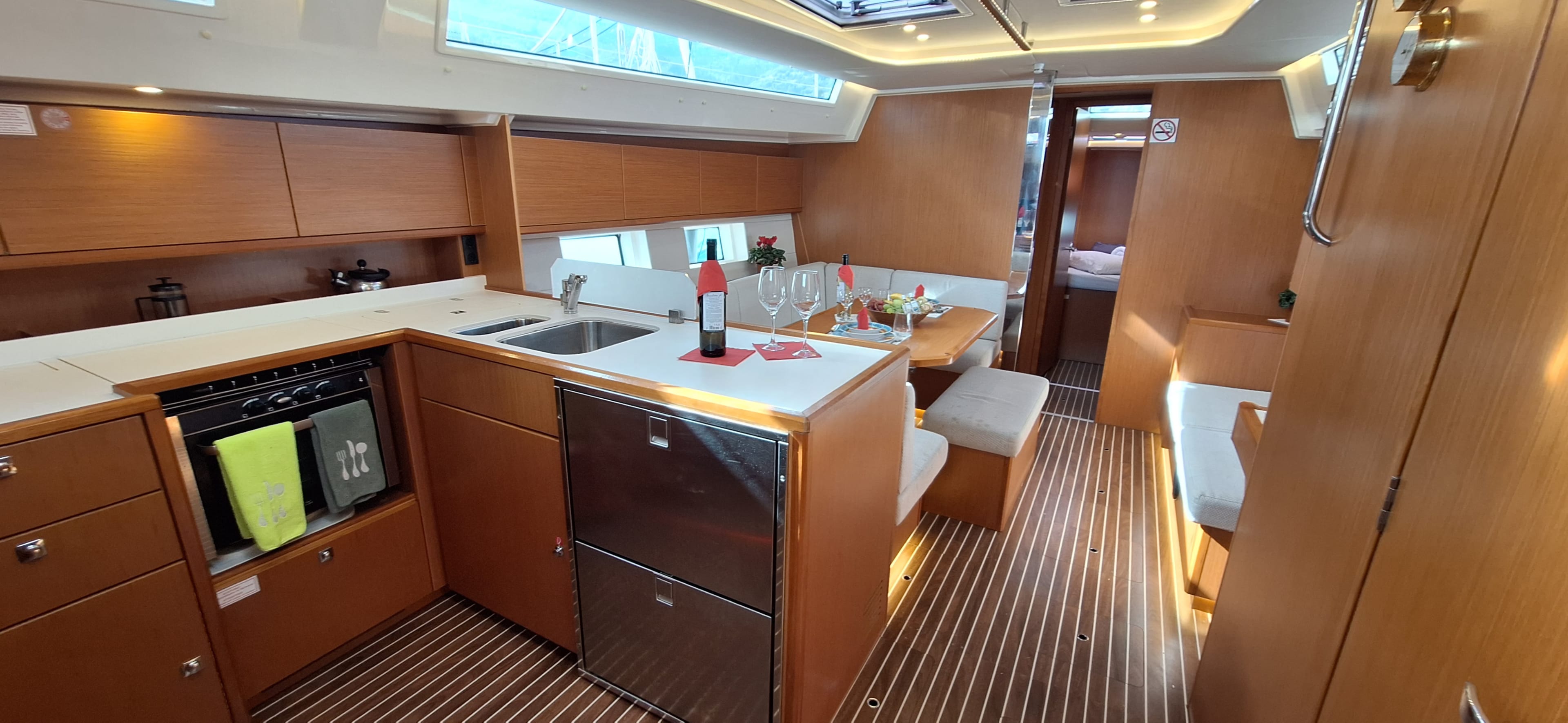 Bavaria C45 amarrado en Lefkada / Nikiana Marina