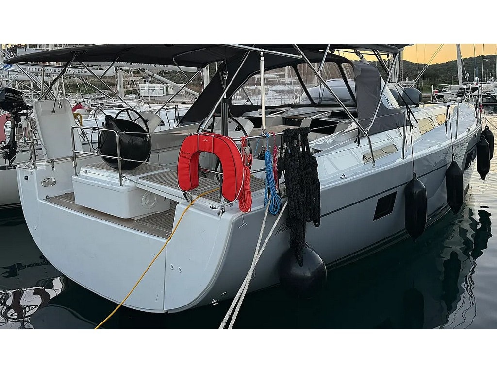 Neraida Hanse 508 біля причалу Lefkada / D-Marin Marina Lefkas