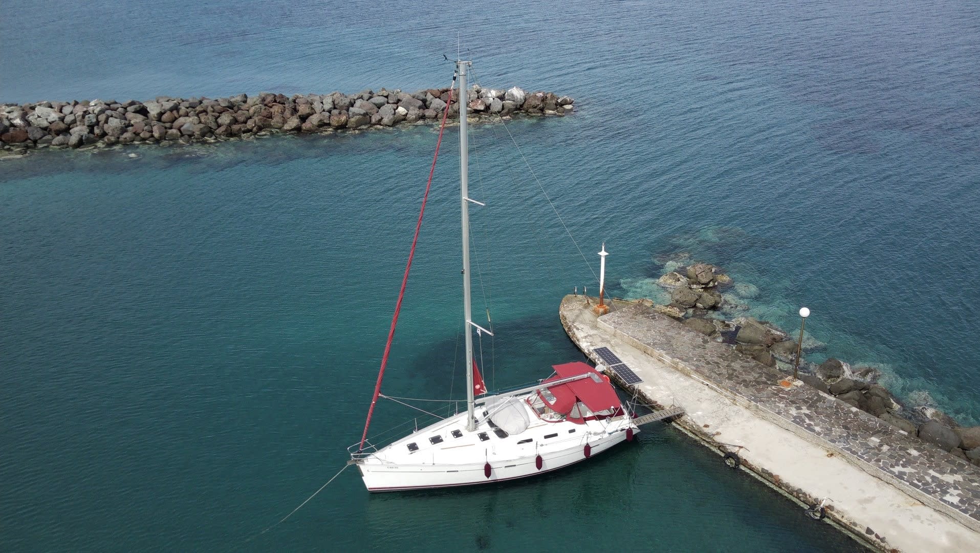 Crete Oceanis 393 vor Anker in Athens / Marina Delta Kallithea