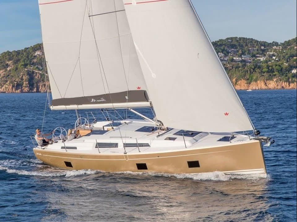 Pasithea Hanse 418 біля причалу Lavrion / Olympic Marina
