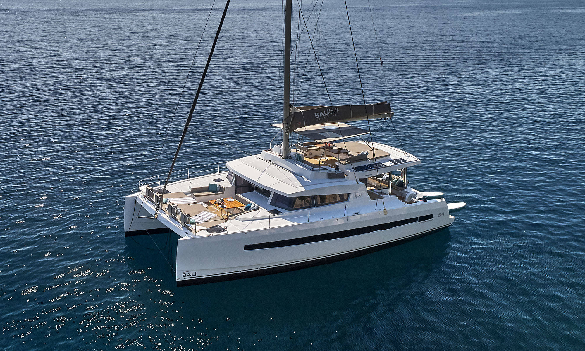 Premium Bali 5.4 amarrado en Sant Antoni de Portmany Port