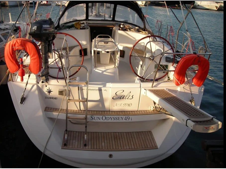 EALIS Sun Odyssey 49i vor Anker in Athens / Alimos Marina