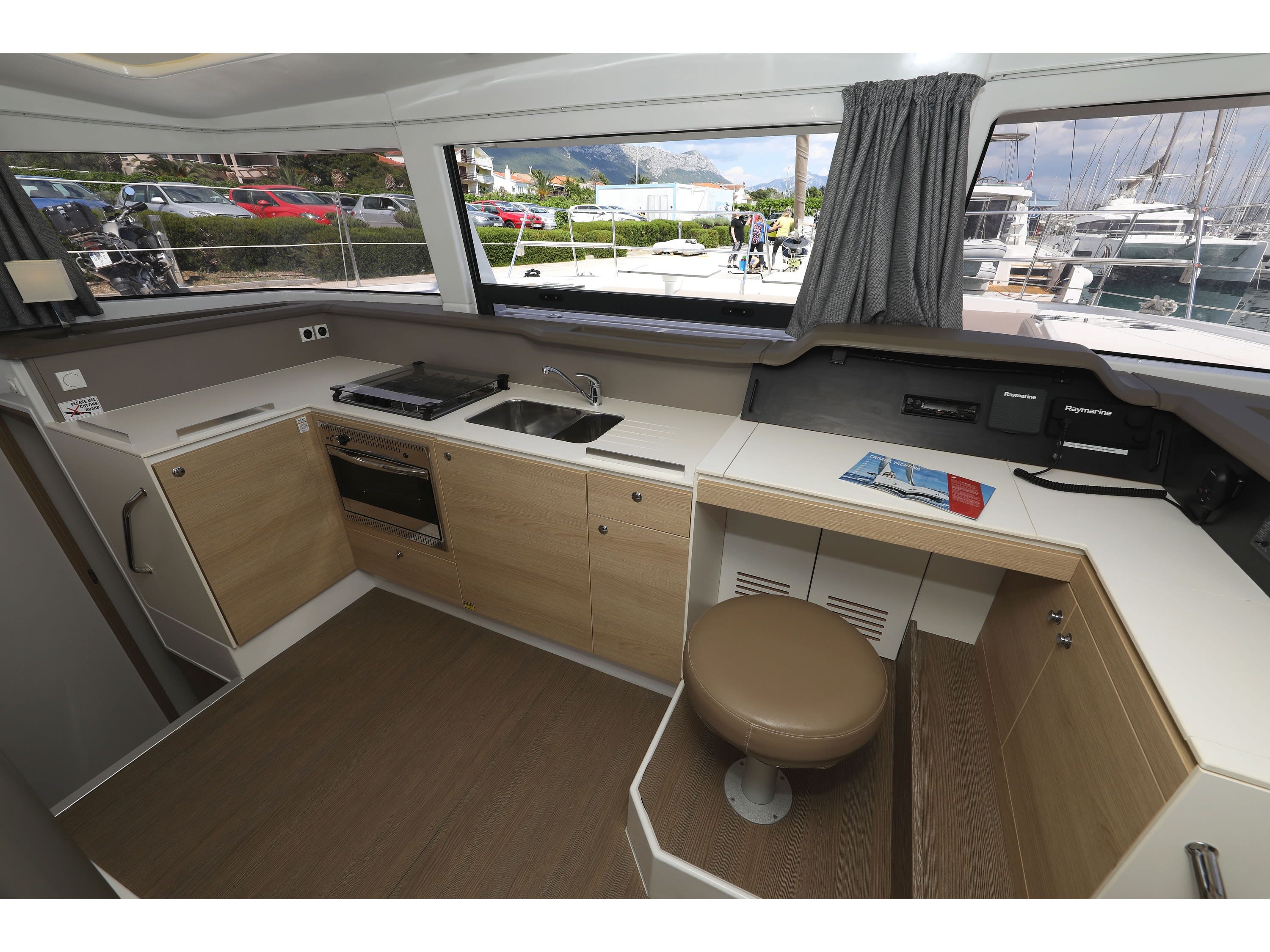 BlueRay Bali 4.1 vor Anker in Admiralty Bay / Bequia Marina