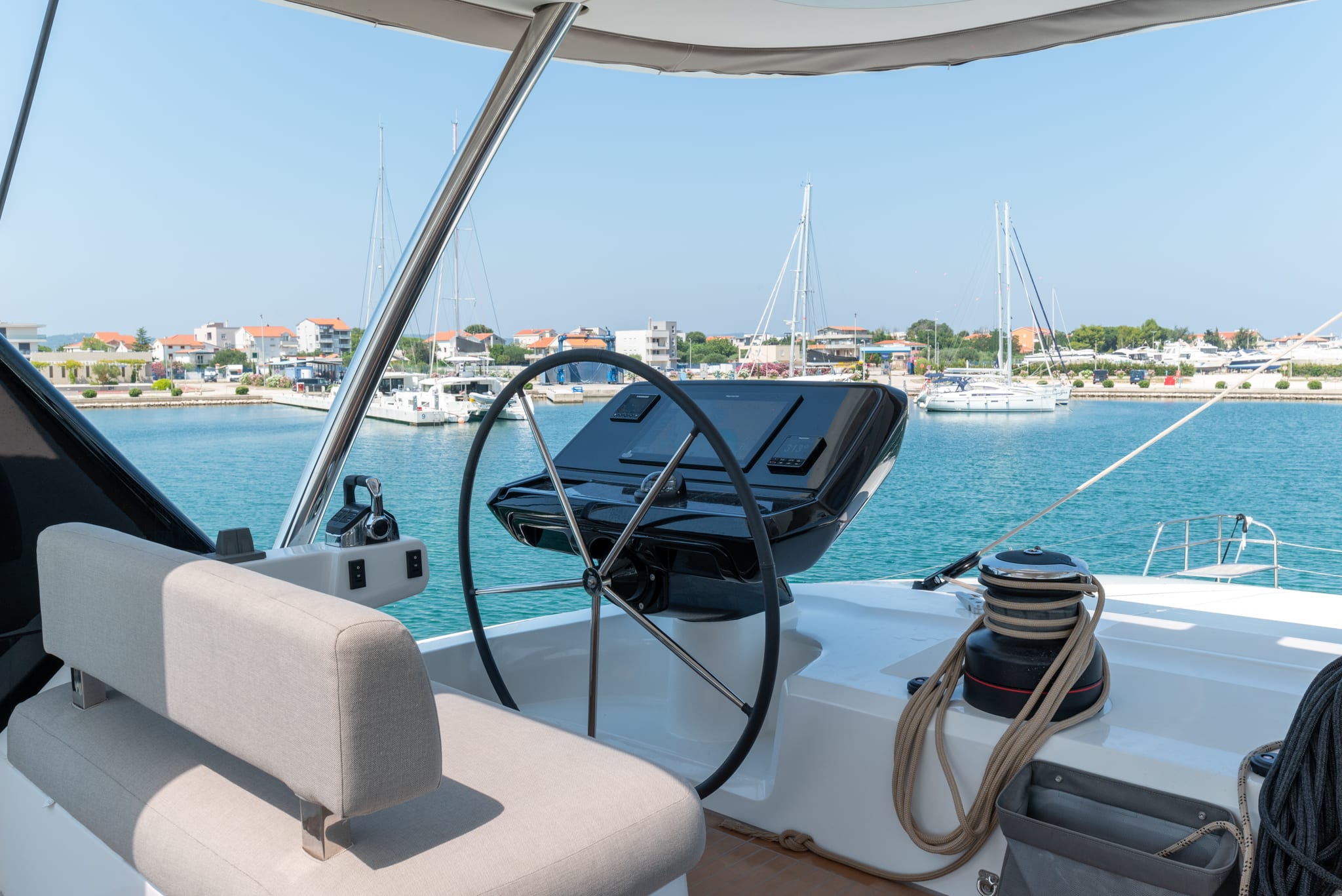 SEADUCTIVE ORCA Lagoon Sixty 5 біля причалу Port of Split / West Harbour