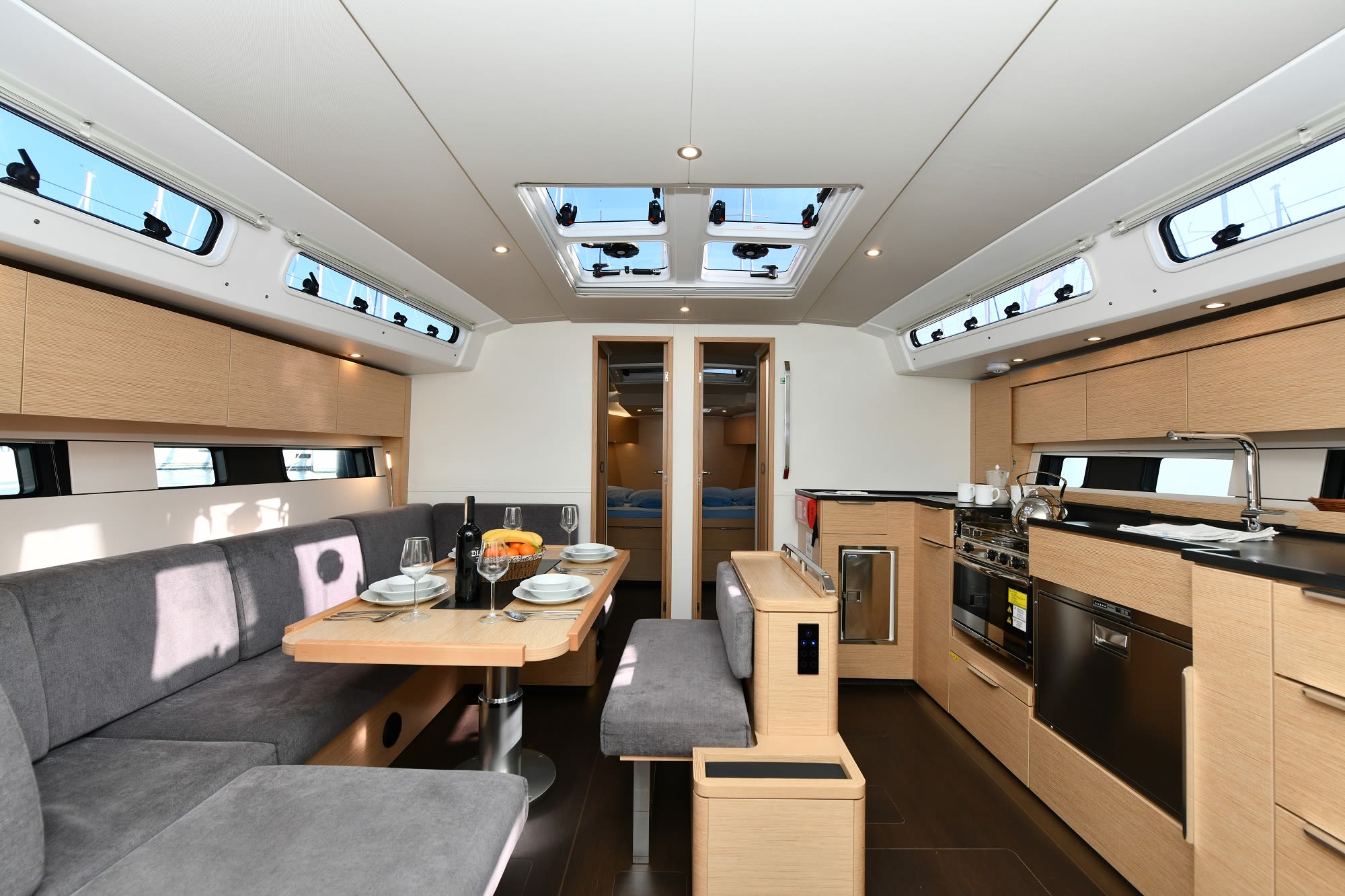YASSICA Hanse 460 біля причалу Fethiye / Lykia Yacht Club