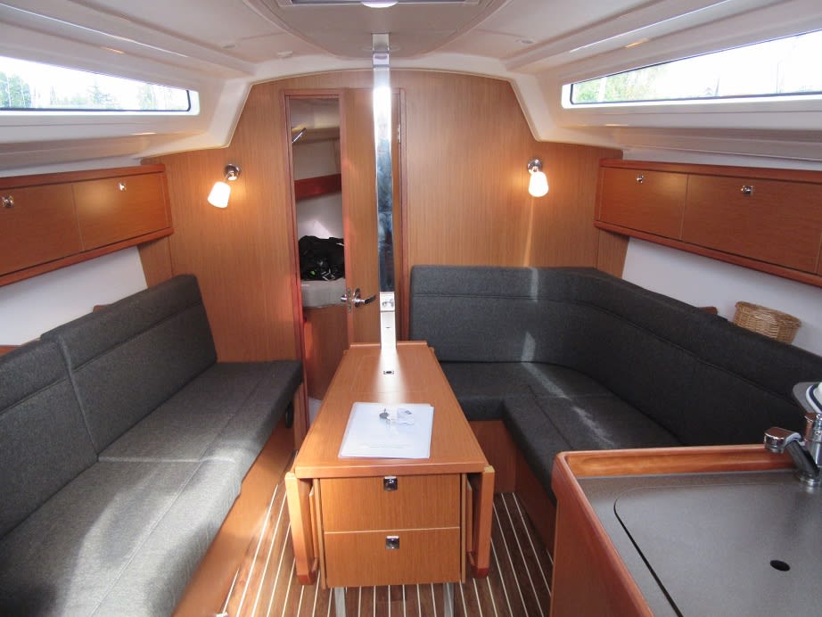 Ilse Bavaria Cruiser 34 біля причалу Göteborg City Marina