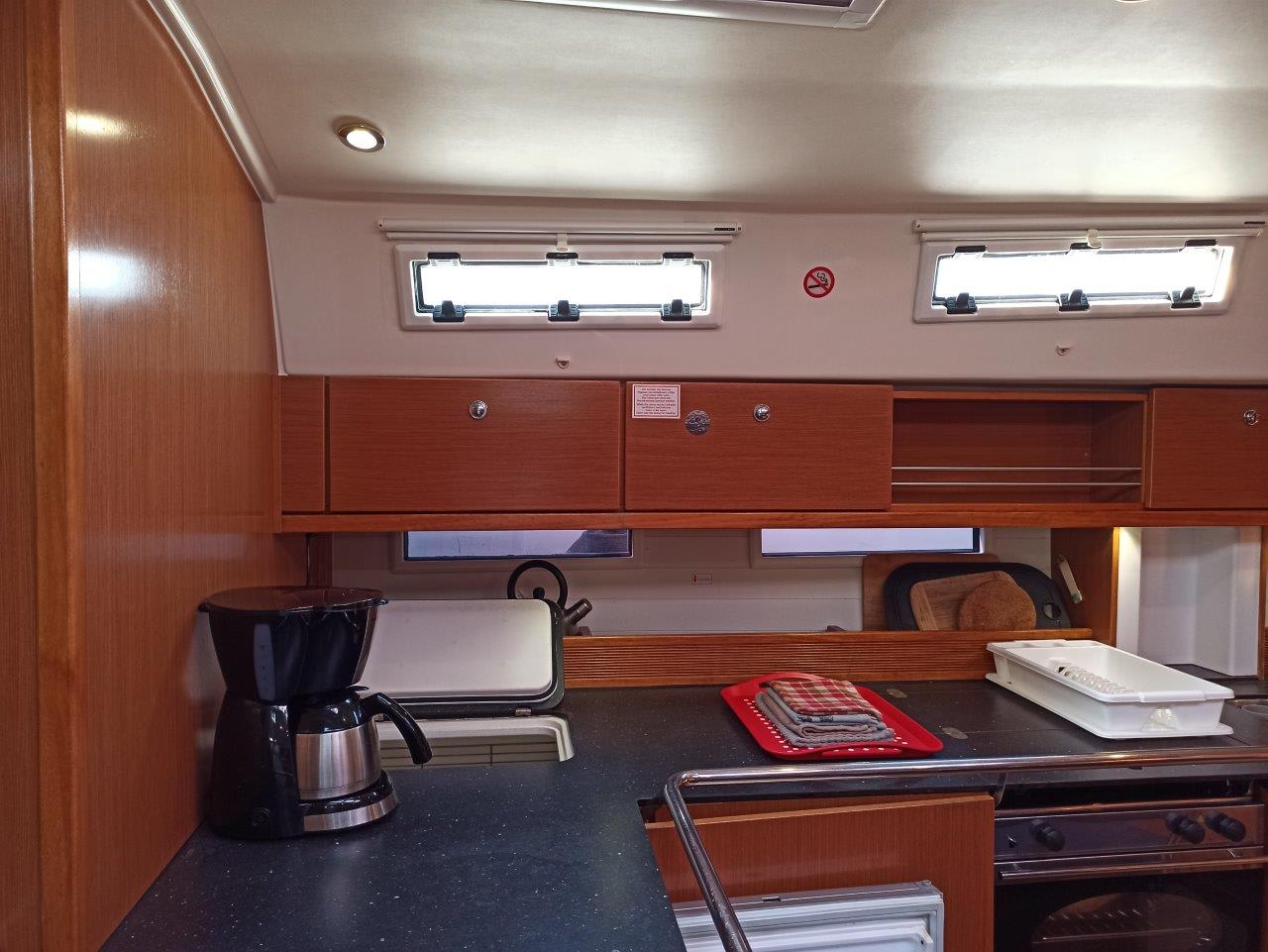 Saffron Bavaria 45 Cruiser біля причалу Lefkada / D-Marin Marina Lefkas